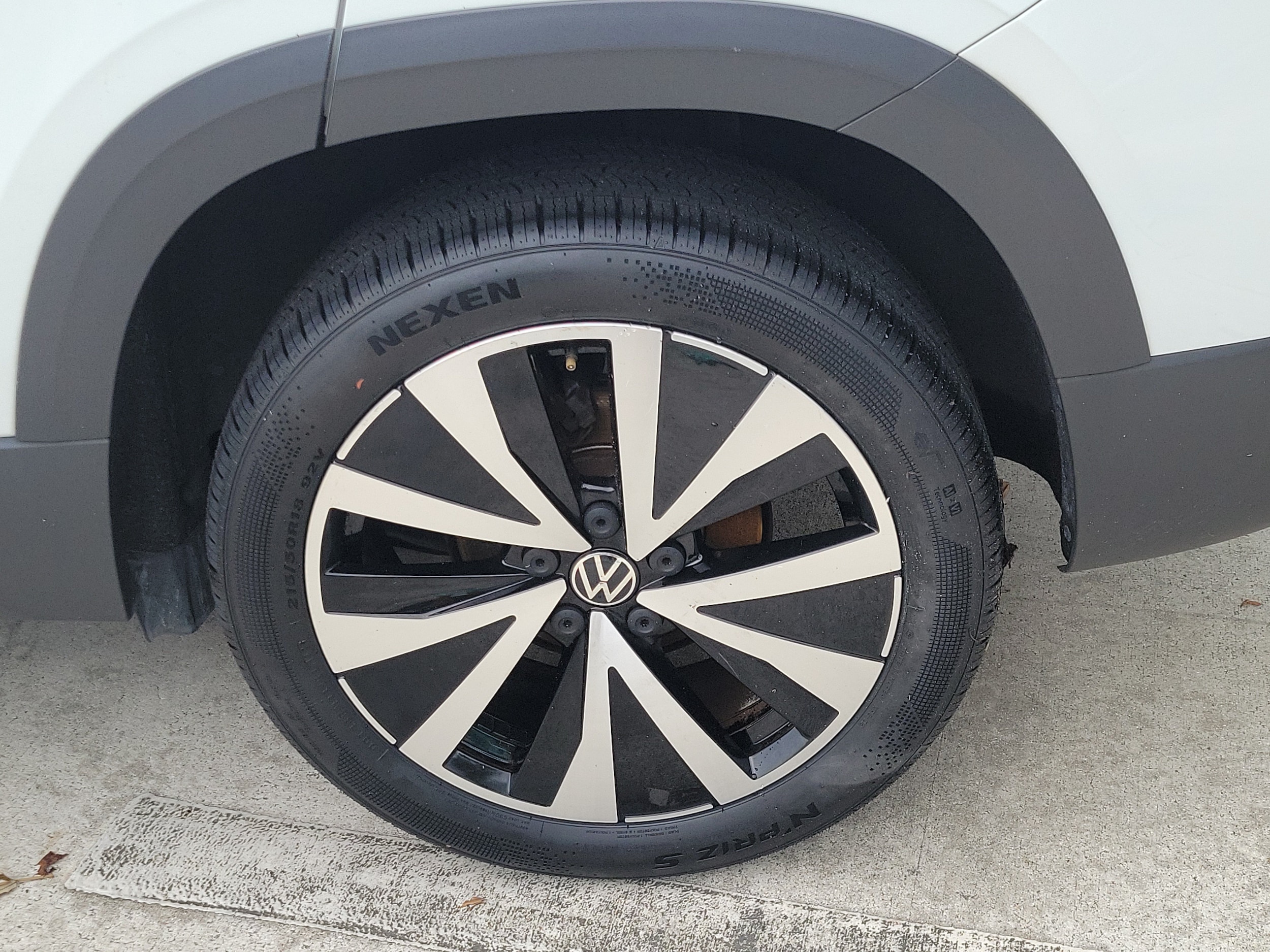 2023 Volkswagen Taos SE - Photo 6
