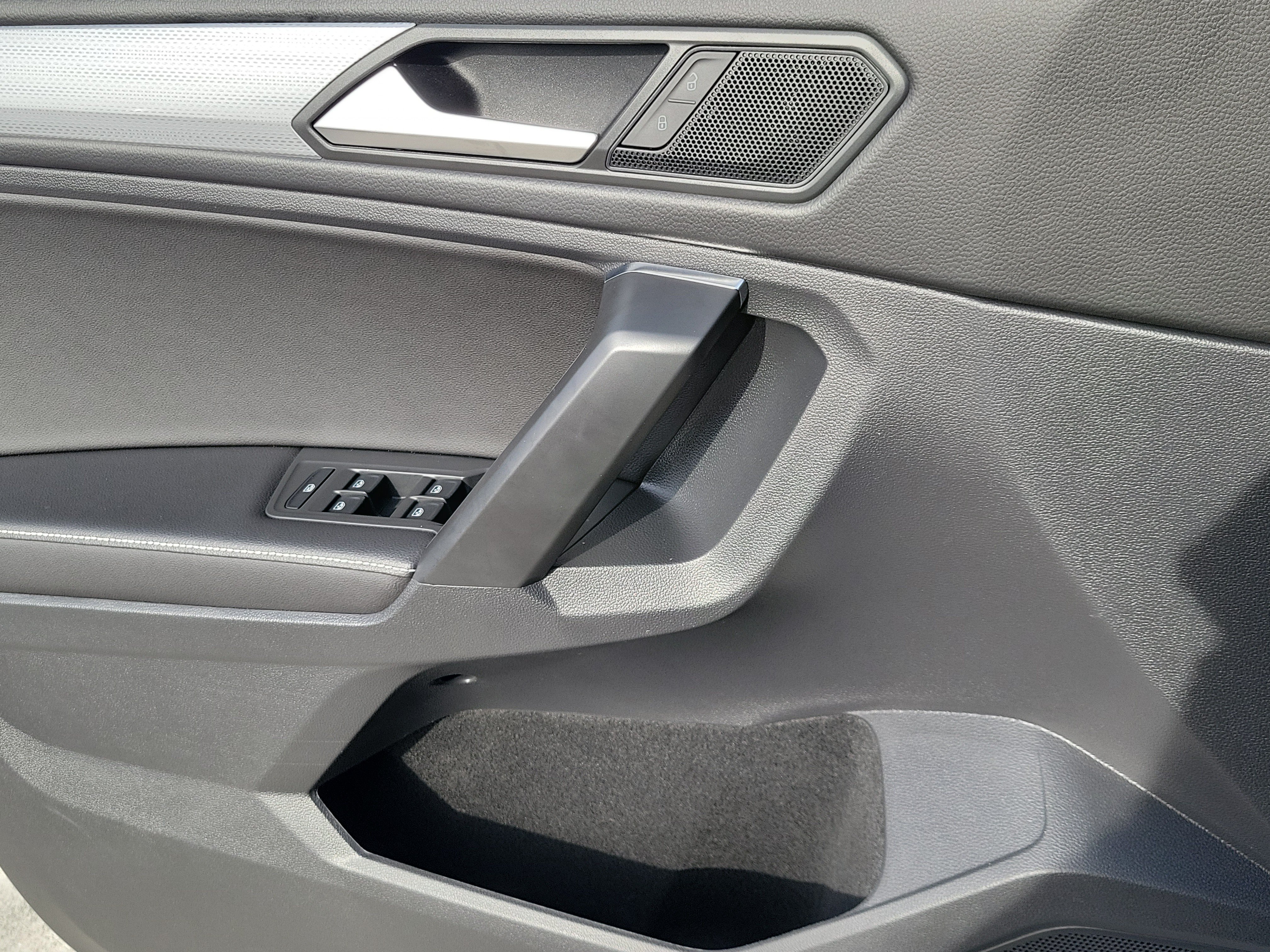 2023 Volkswagen Tiguan S - Photo 16