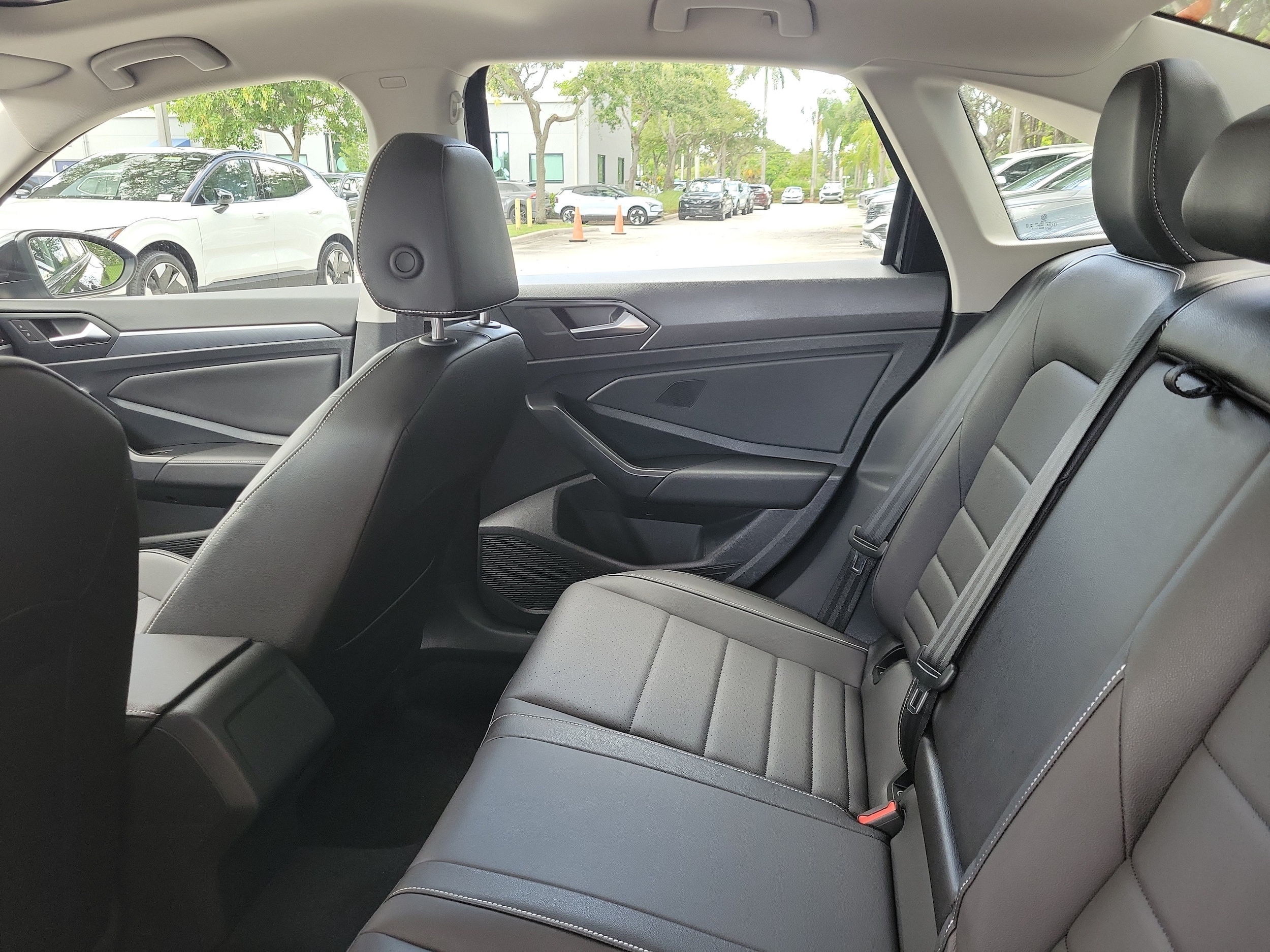 2024 Volkswagen Jetta SE - Photo 12