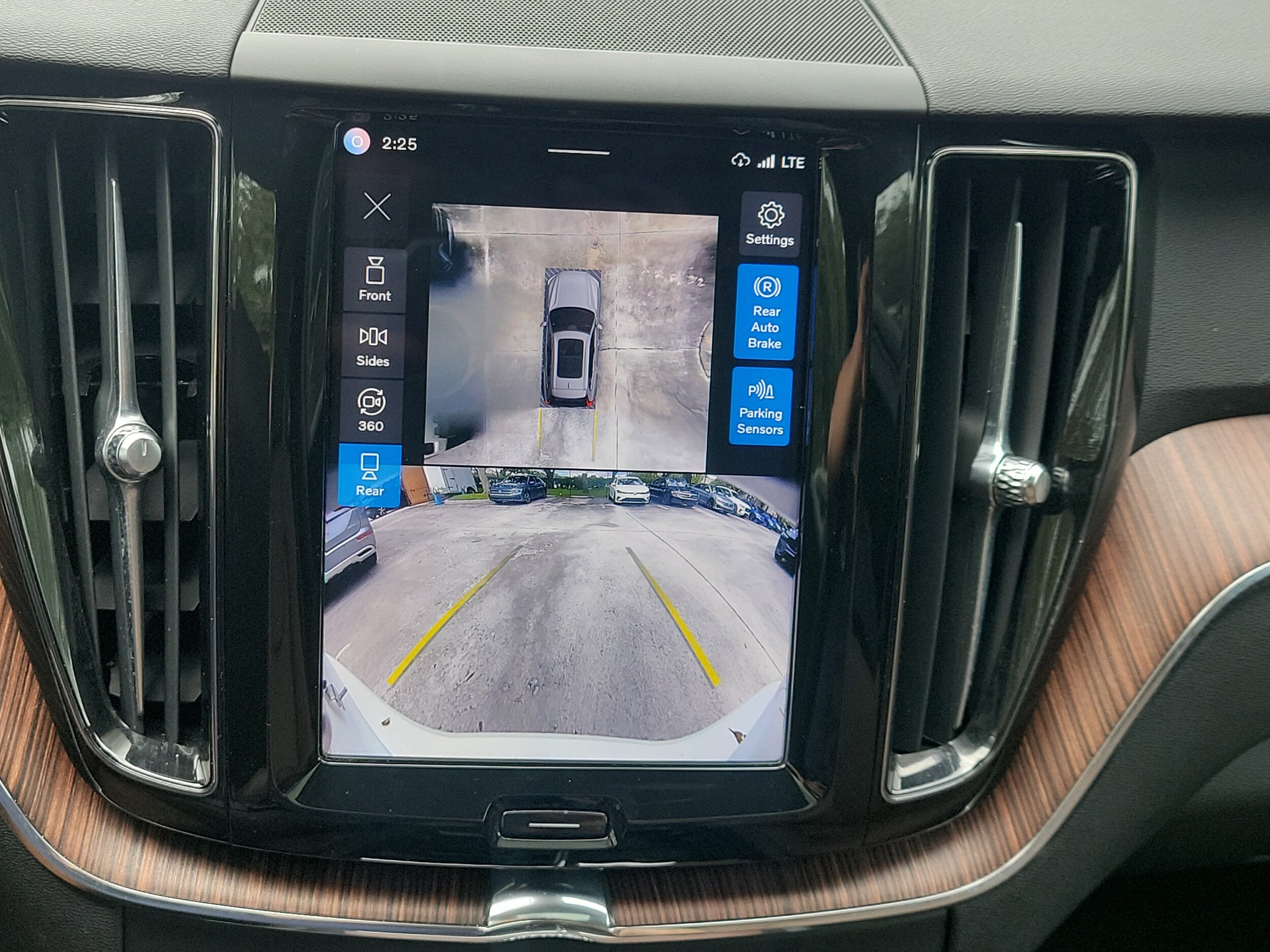 2024 Volvo XC60 Plus - Photo 24