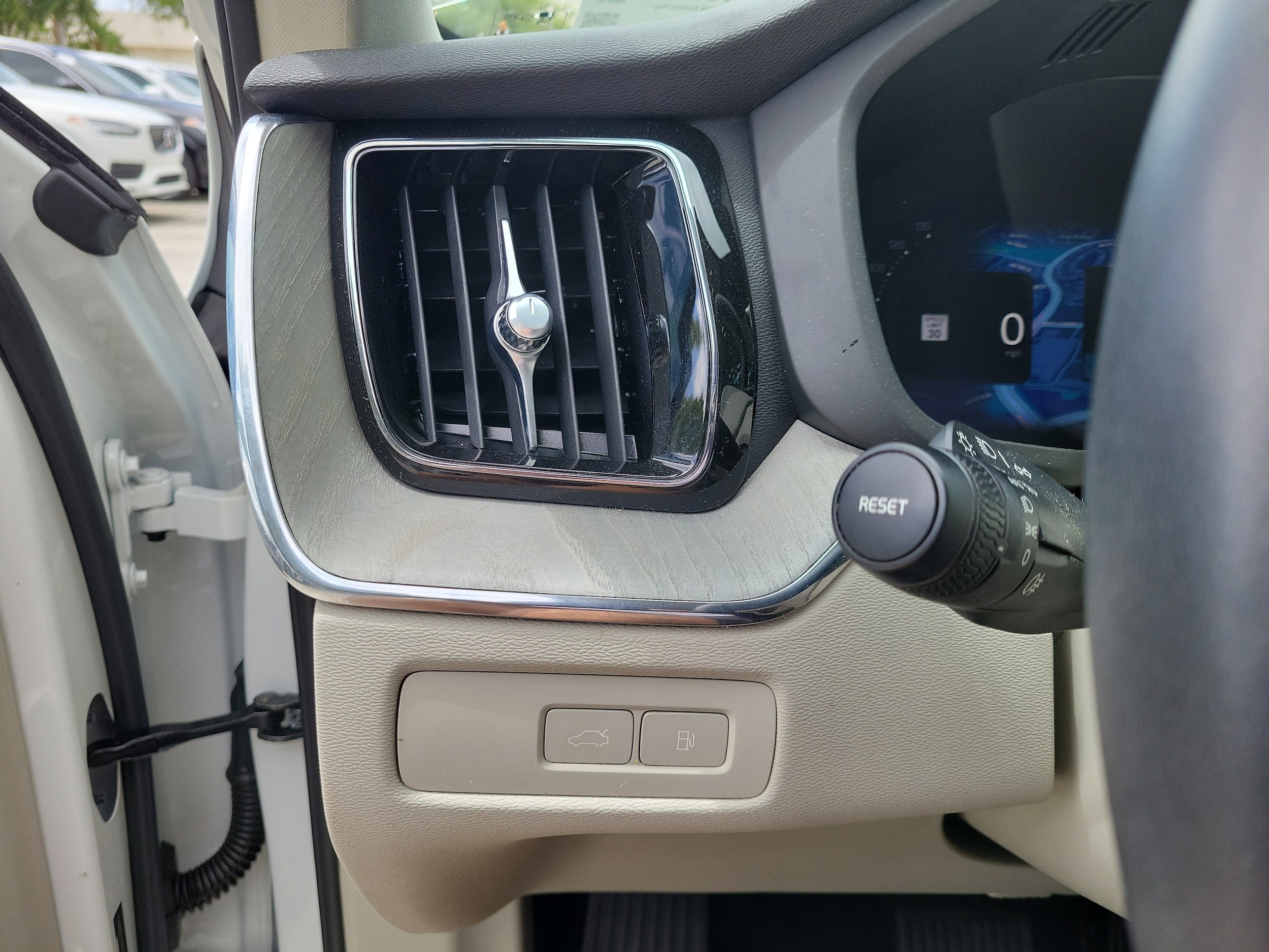 2024 Volvo XC60 Plus - Photo 19