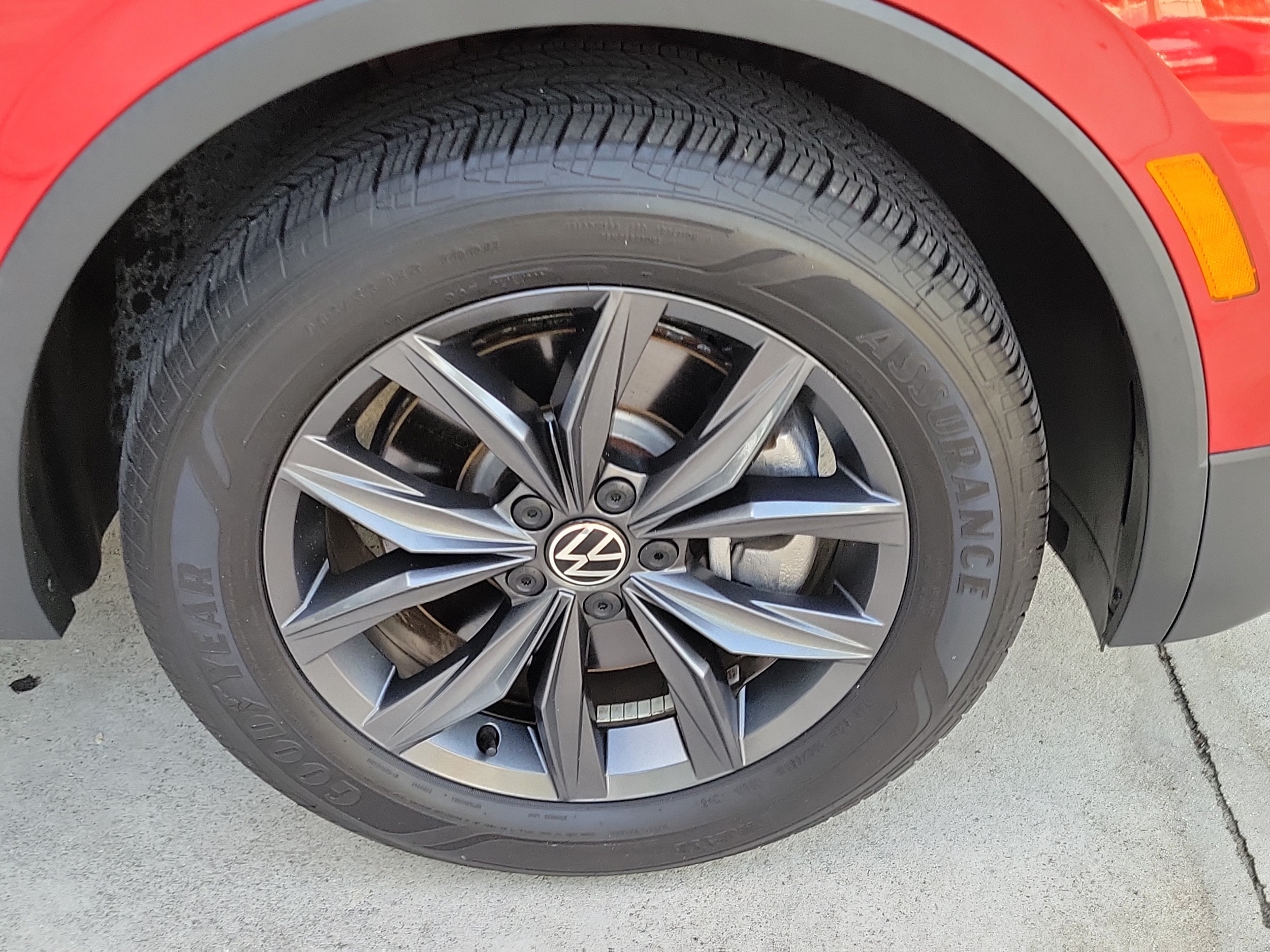 2023 Volkswagen Tiguan SE - Photo 10