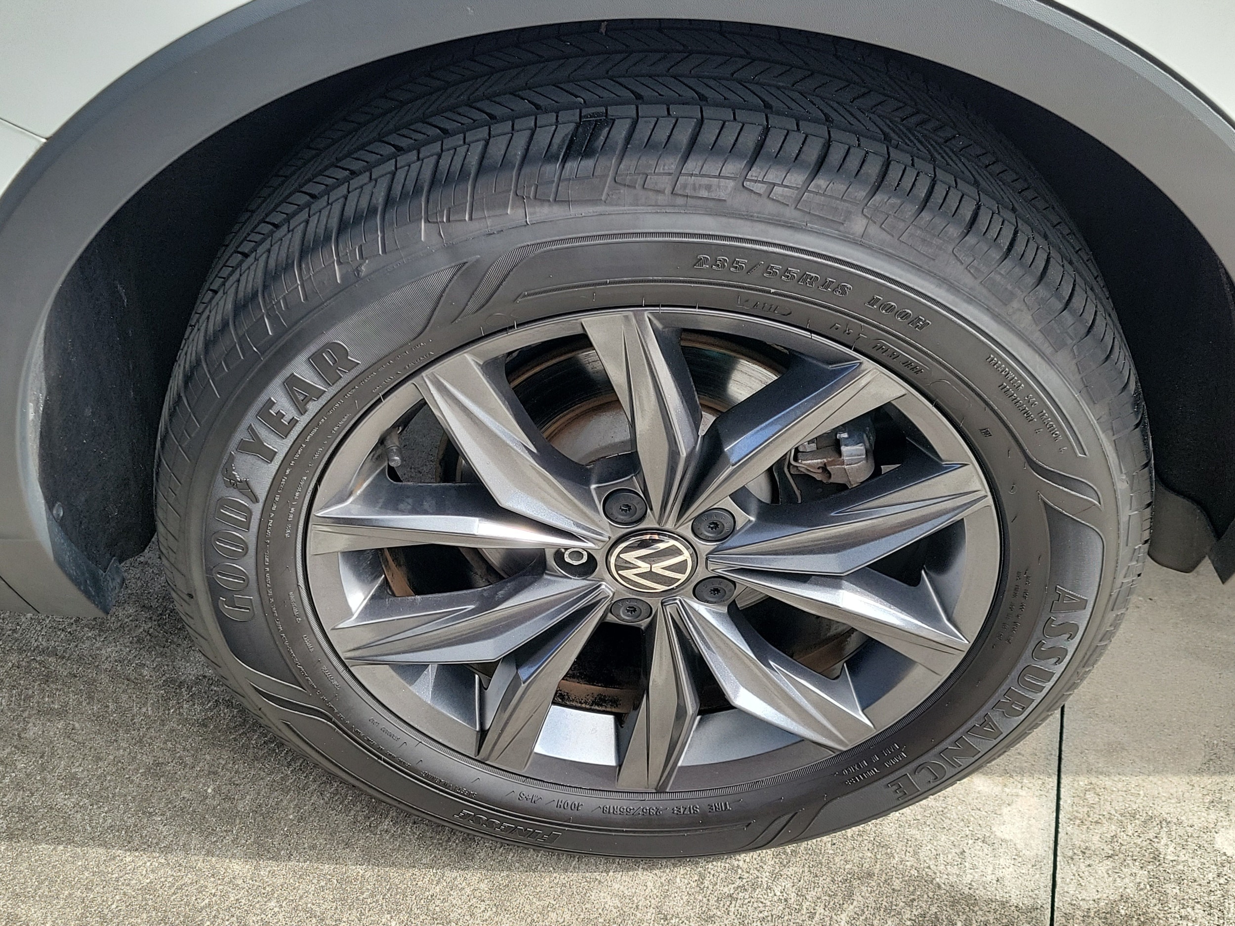 2023 Volkswagen Tiguan SE - Photo 9