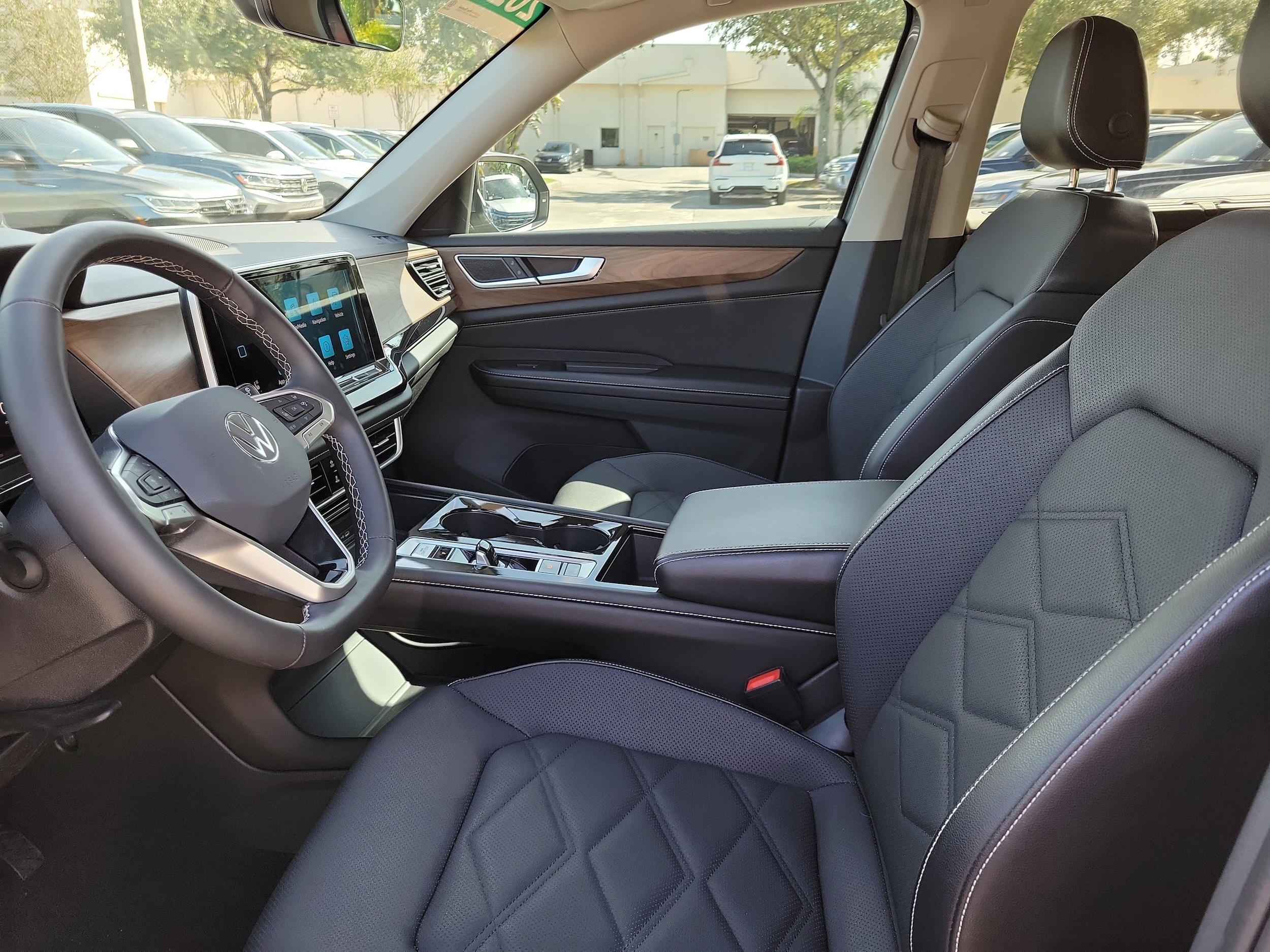 2024 Volkswagen Atlas SE w/Tech - Photo 16