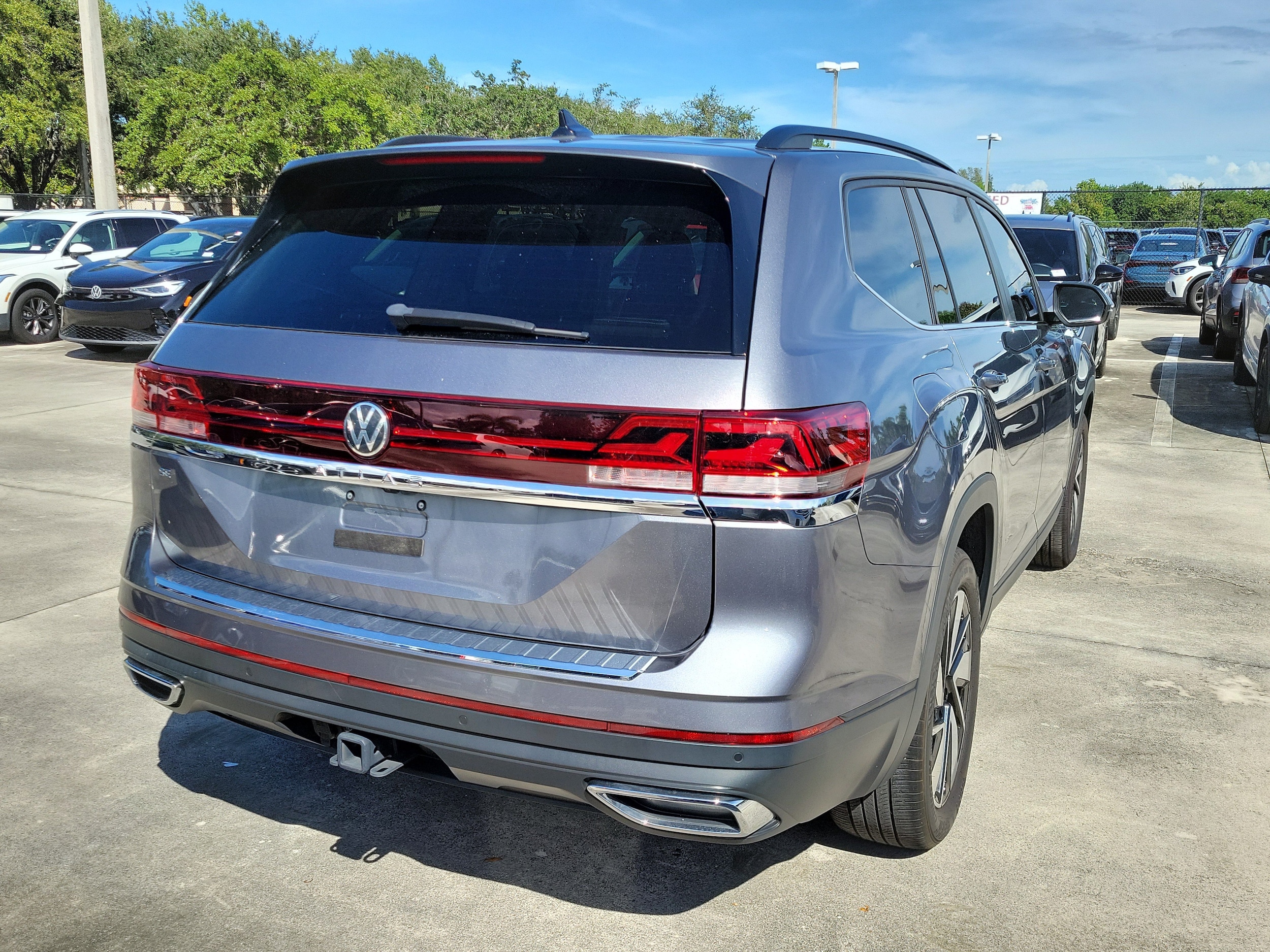 2024 Volkswagen Atlas SE w/Tech - Photo 9