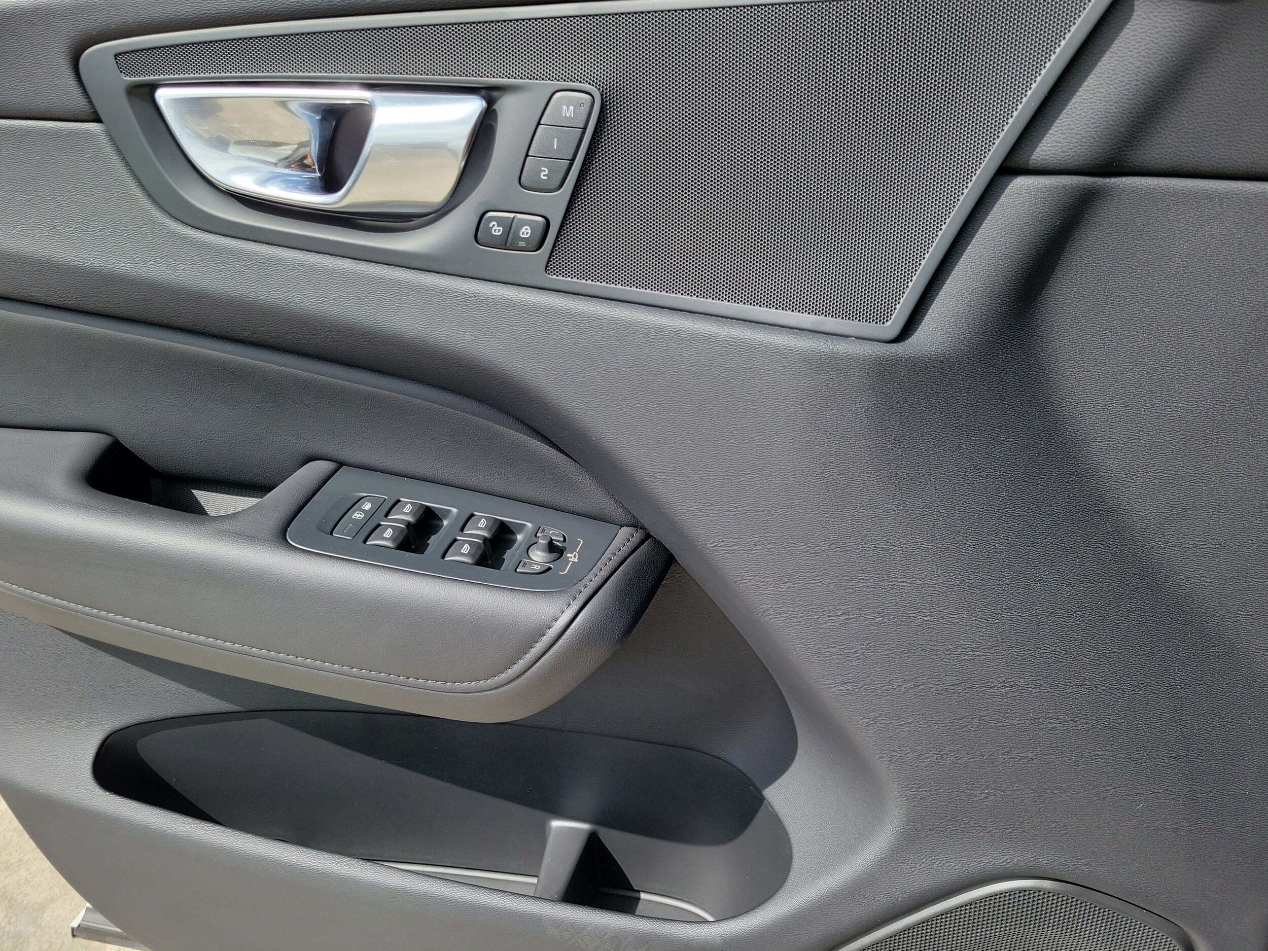 2024 Volvo XC60 Plus - Photo 19