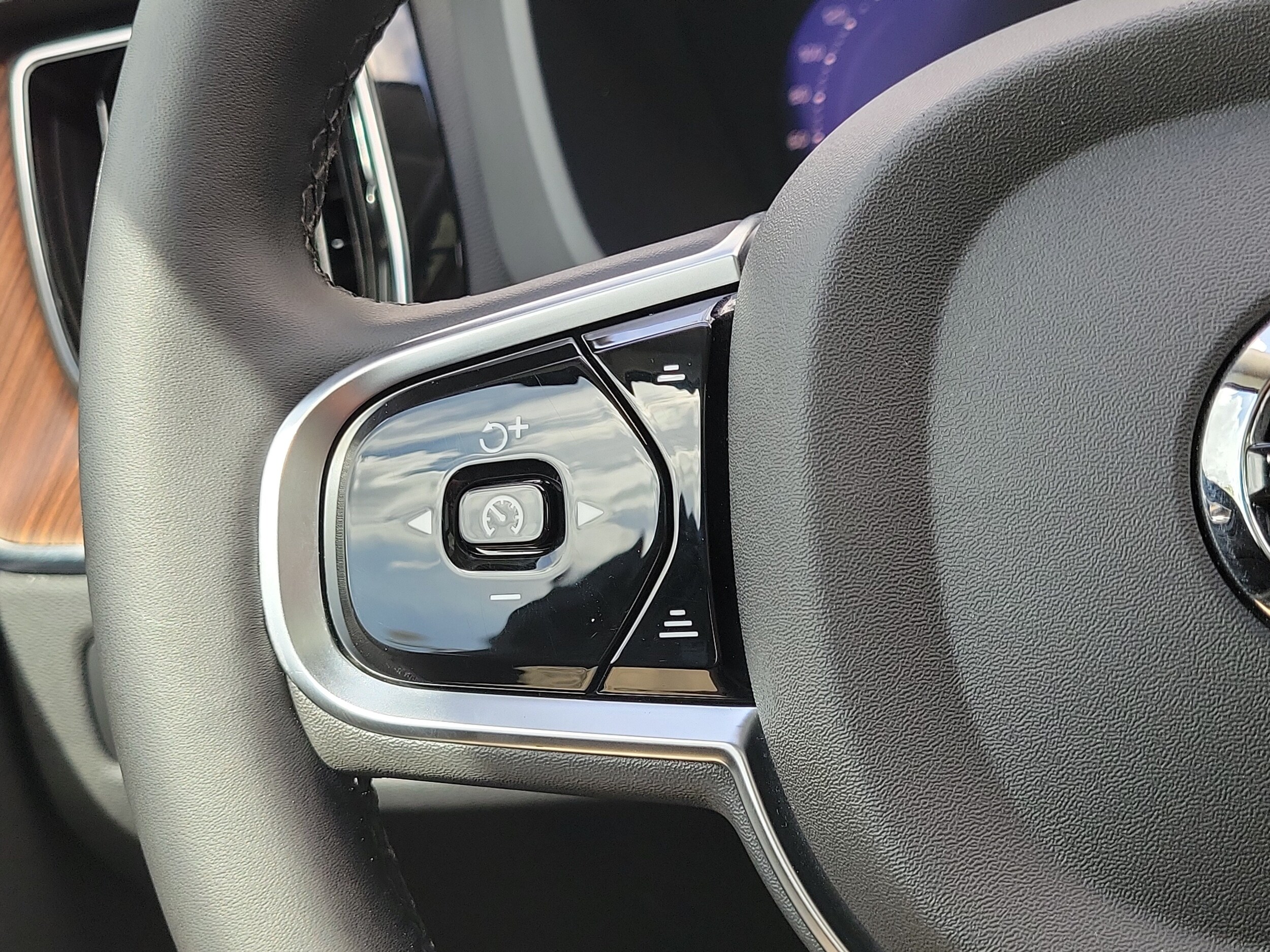 2024 Volvo XC60 Plus - Photo 23