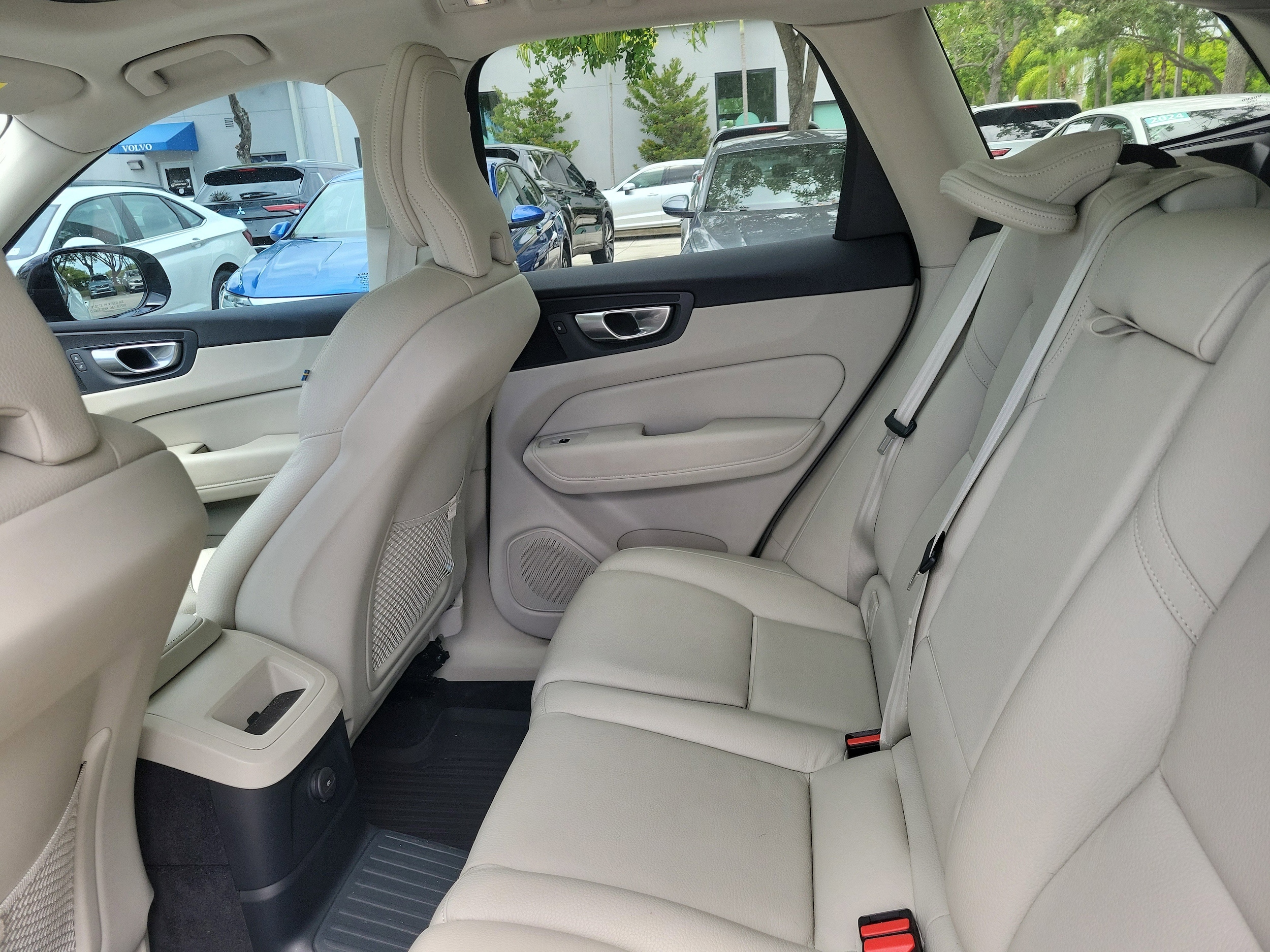 2024 Volvo XC60 Plus - Photo 14
