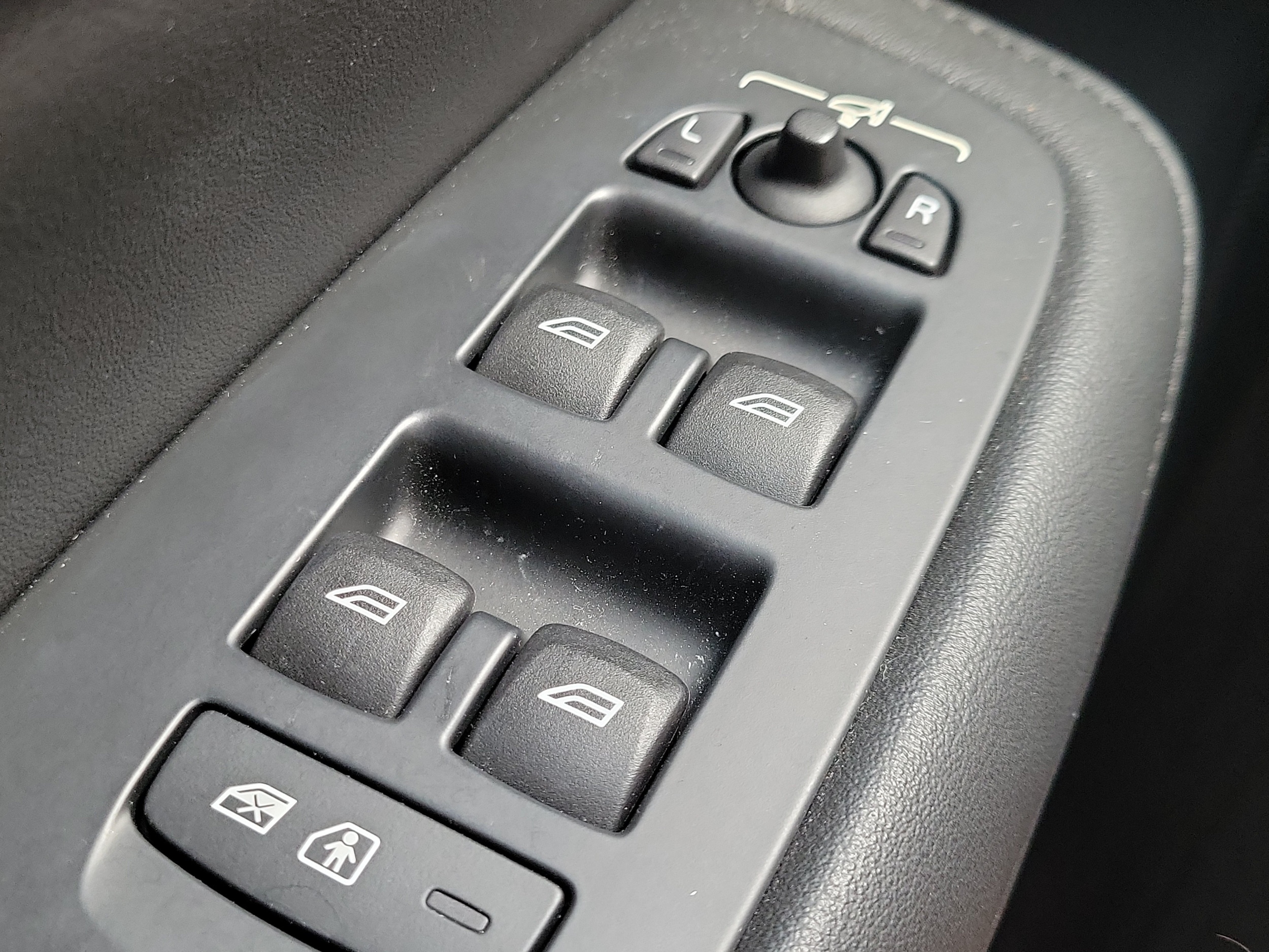 2024 Volvo S60 Plus - Photo 24