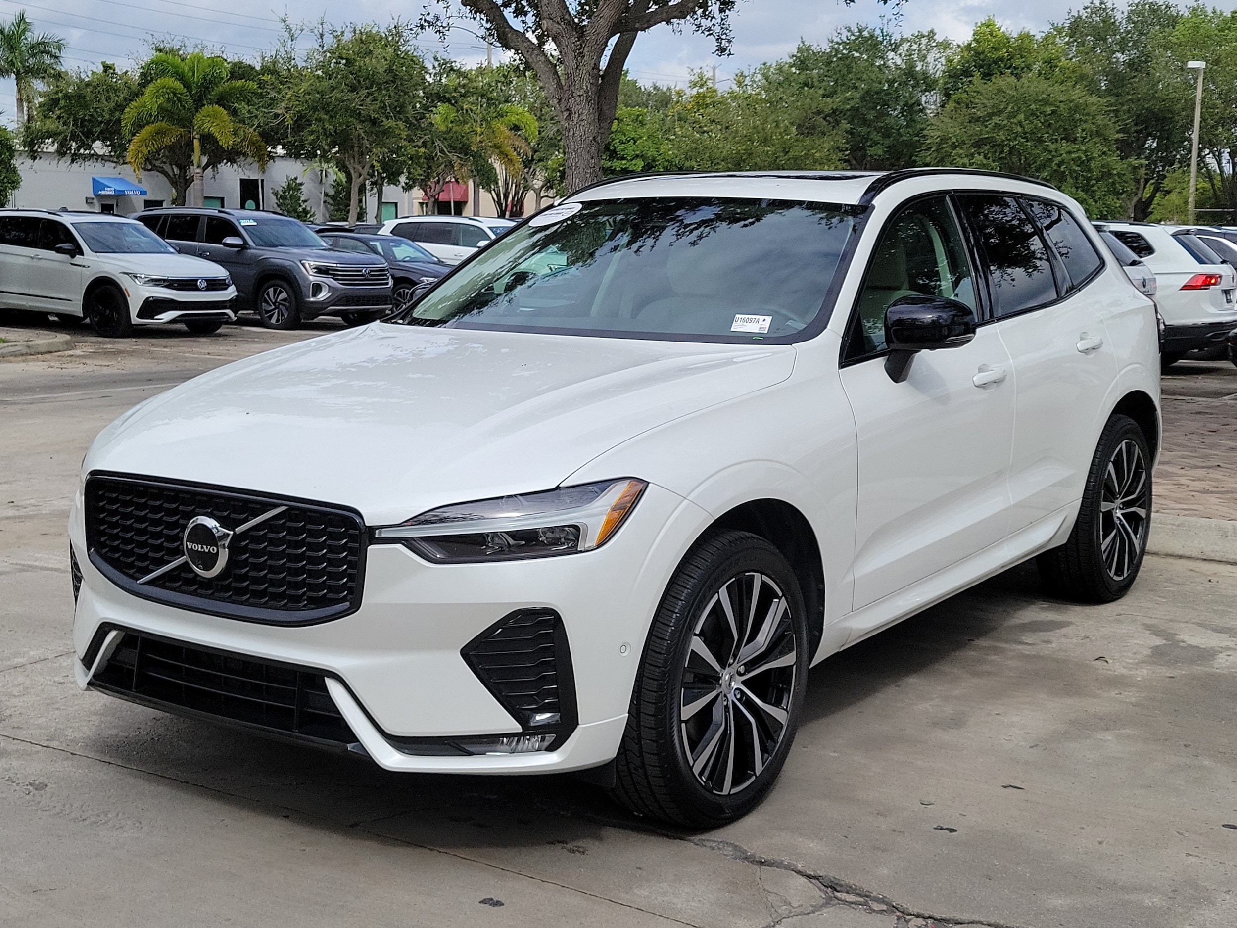 2024 Volvo XC60 Plus - Photo 3