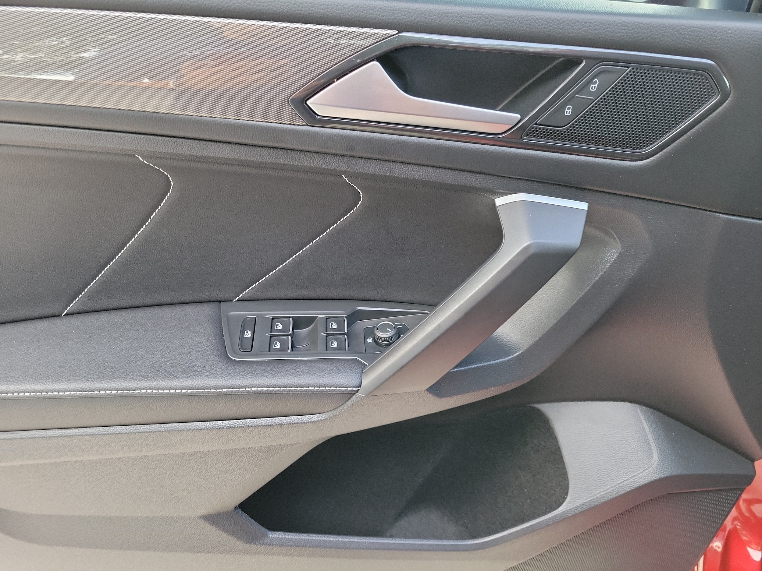 2023 Volkswagen Tiguan SE - Photo 20