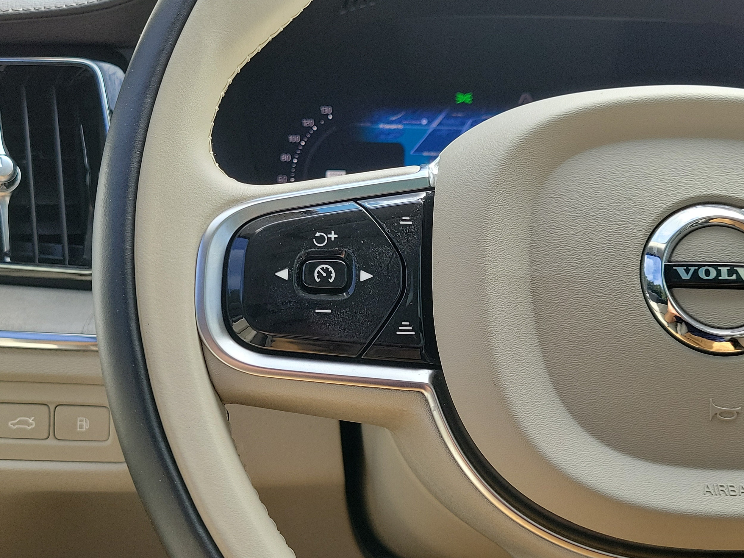 2023 Volvo XC60 Ultimate - Photo 25