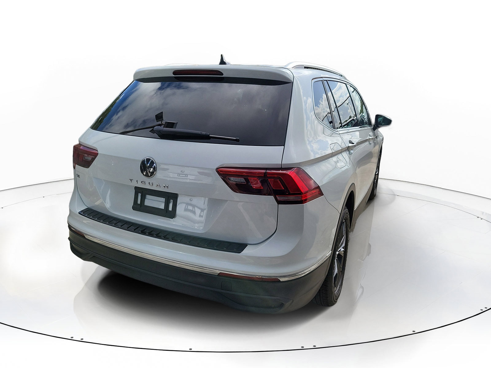 2023 Volkswagen Tiguan SE - Photo 8