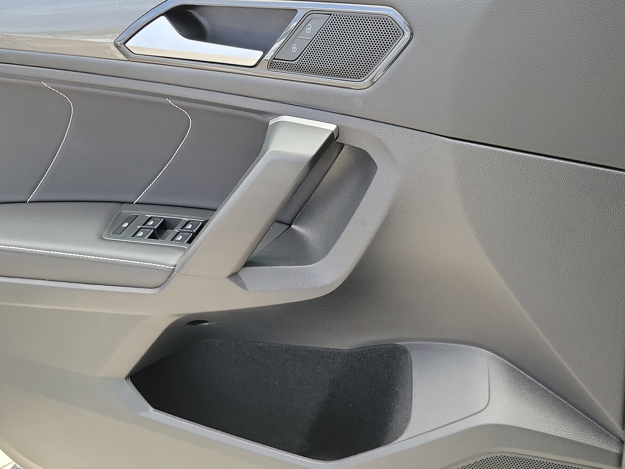 2023 Volkswagen Tiguan SE - Photo 19
