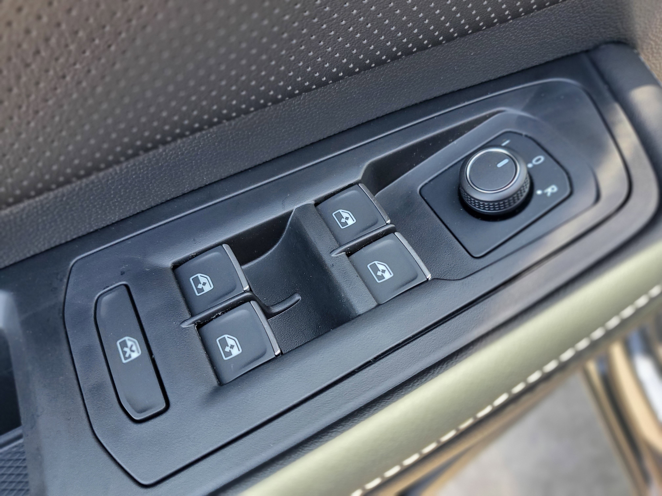 2026 Volkswagen Atlas SE w/Tech - Photo 12
