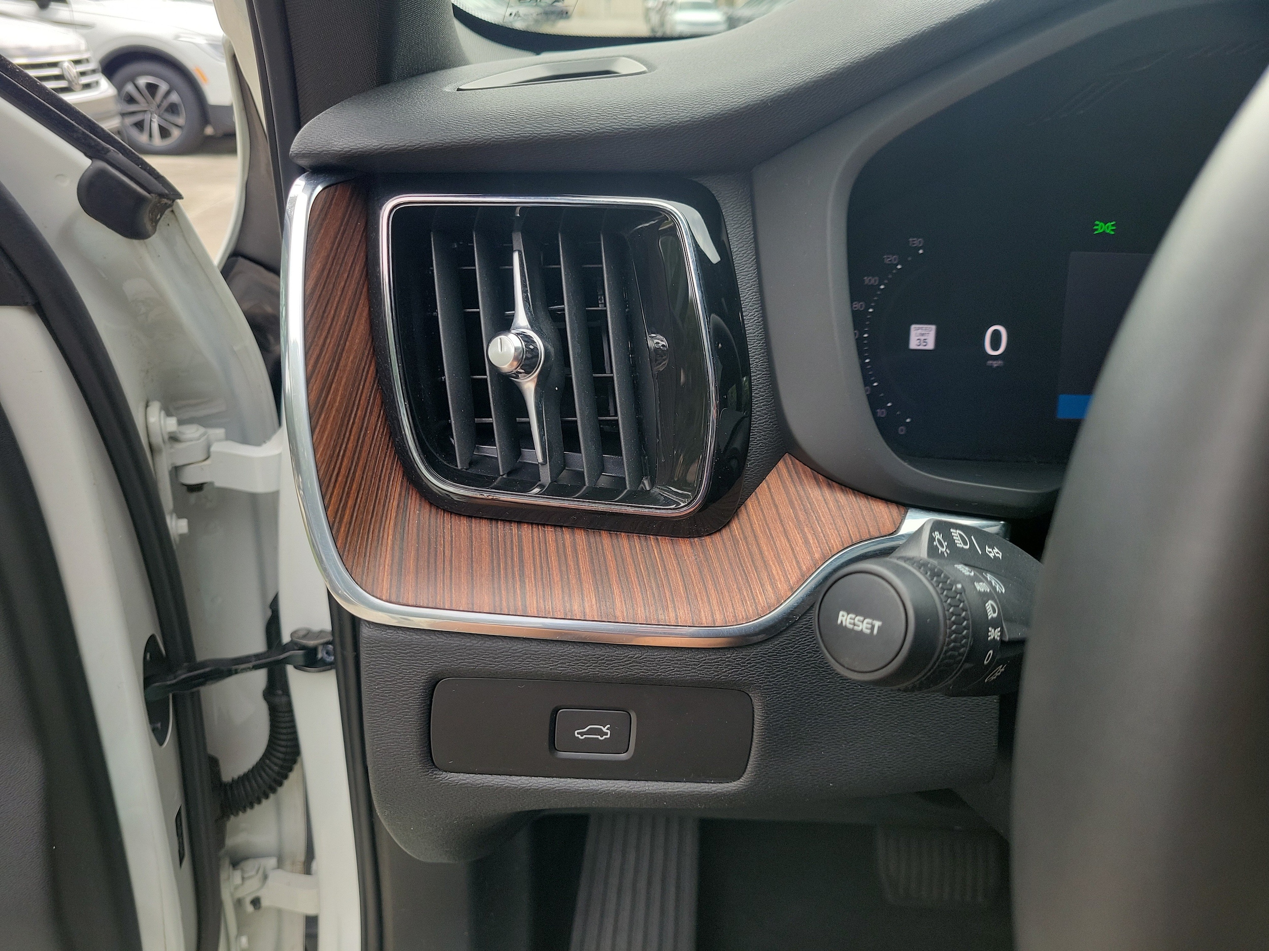 2024 Volvo XC60 Plus - Photo 18