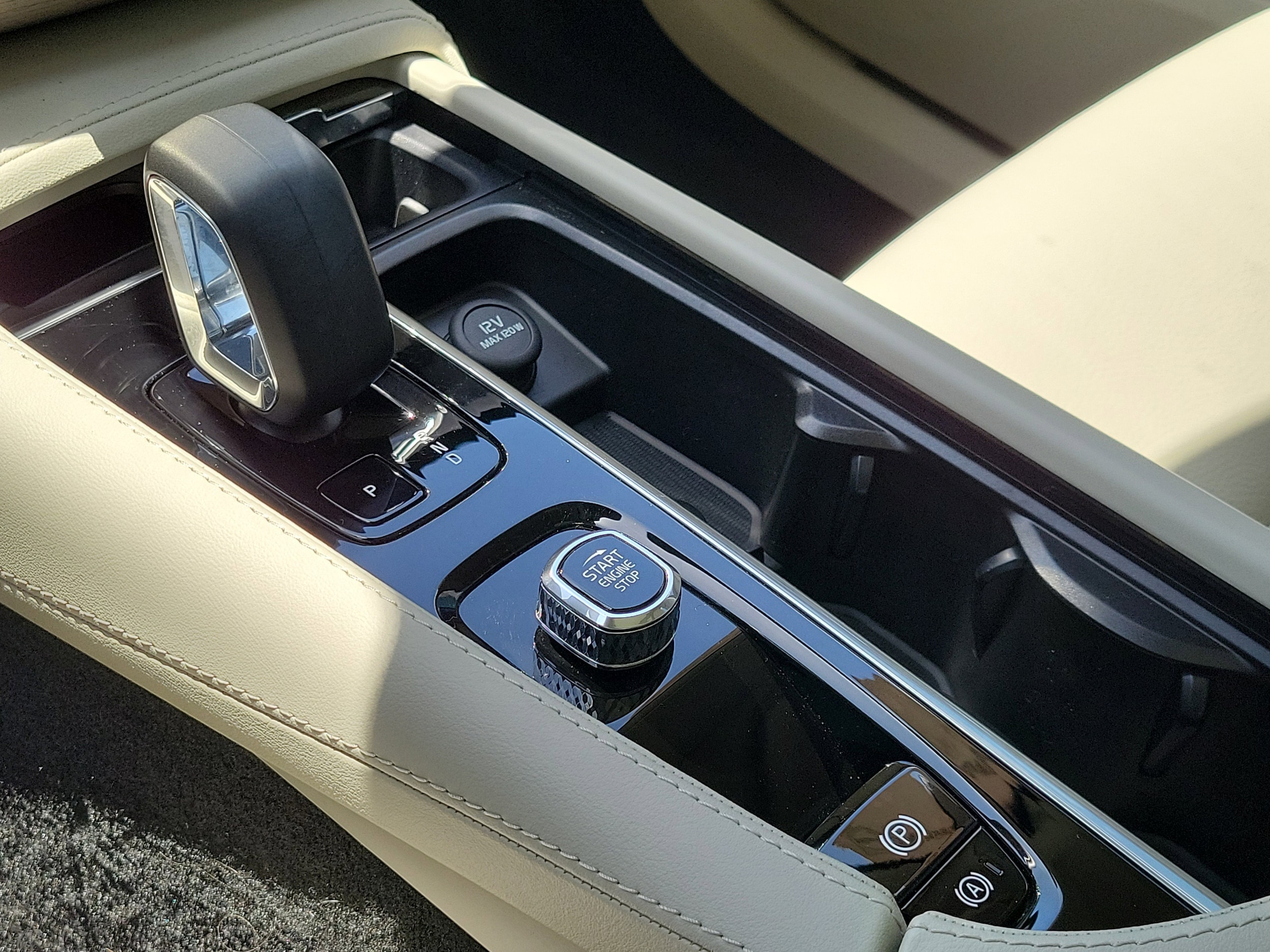 2025 Volvo XC90 Core - Photo 31