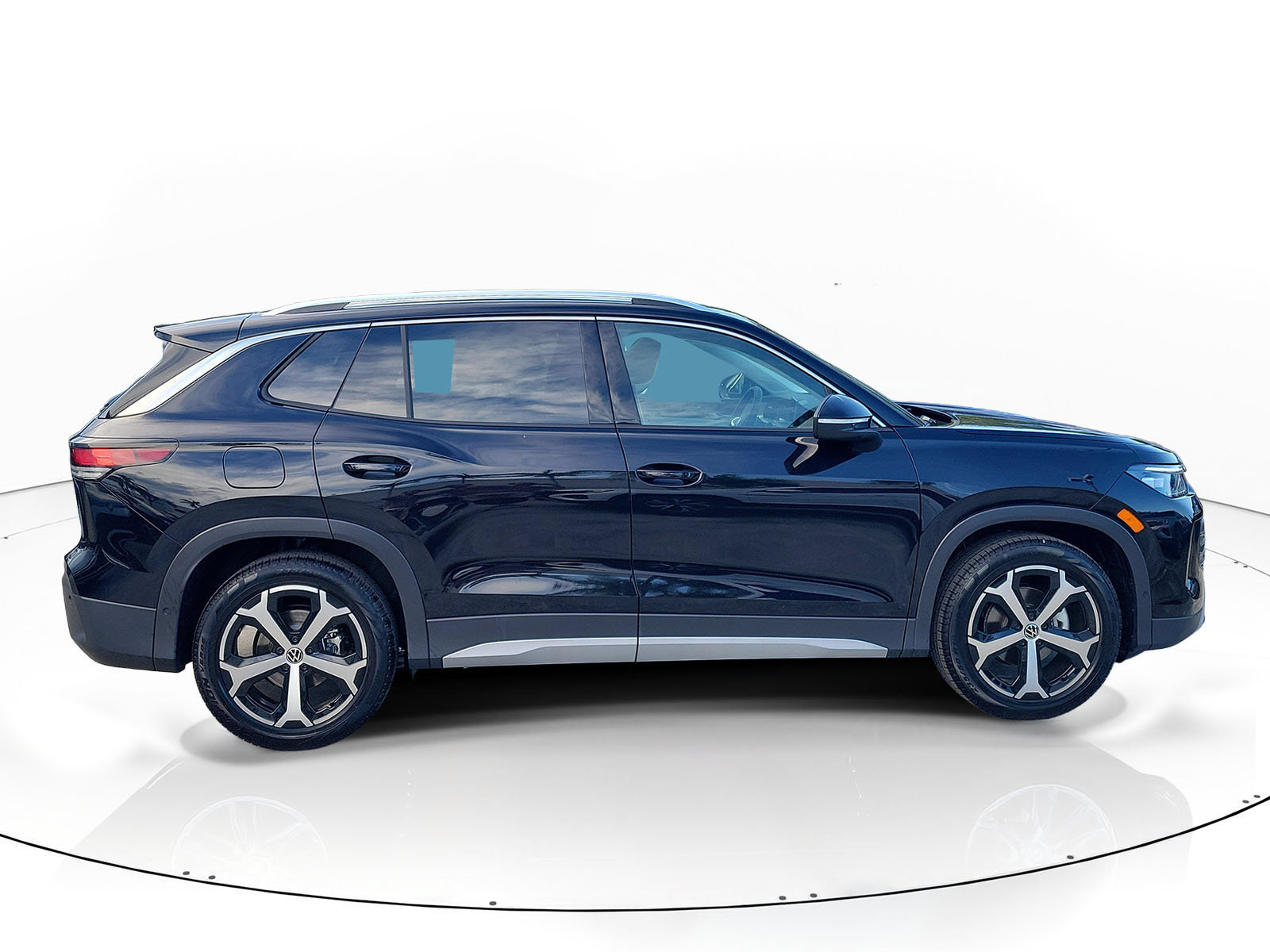 New 2026 Volkswagen Tiguan SE SUV