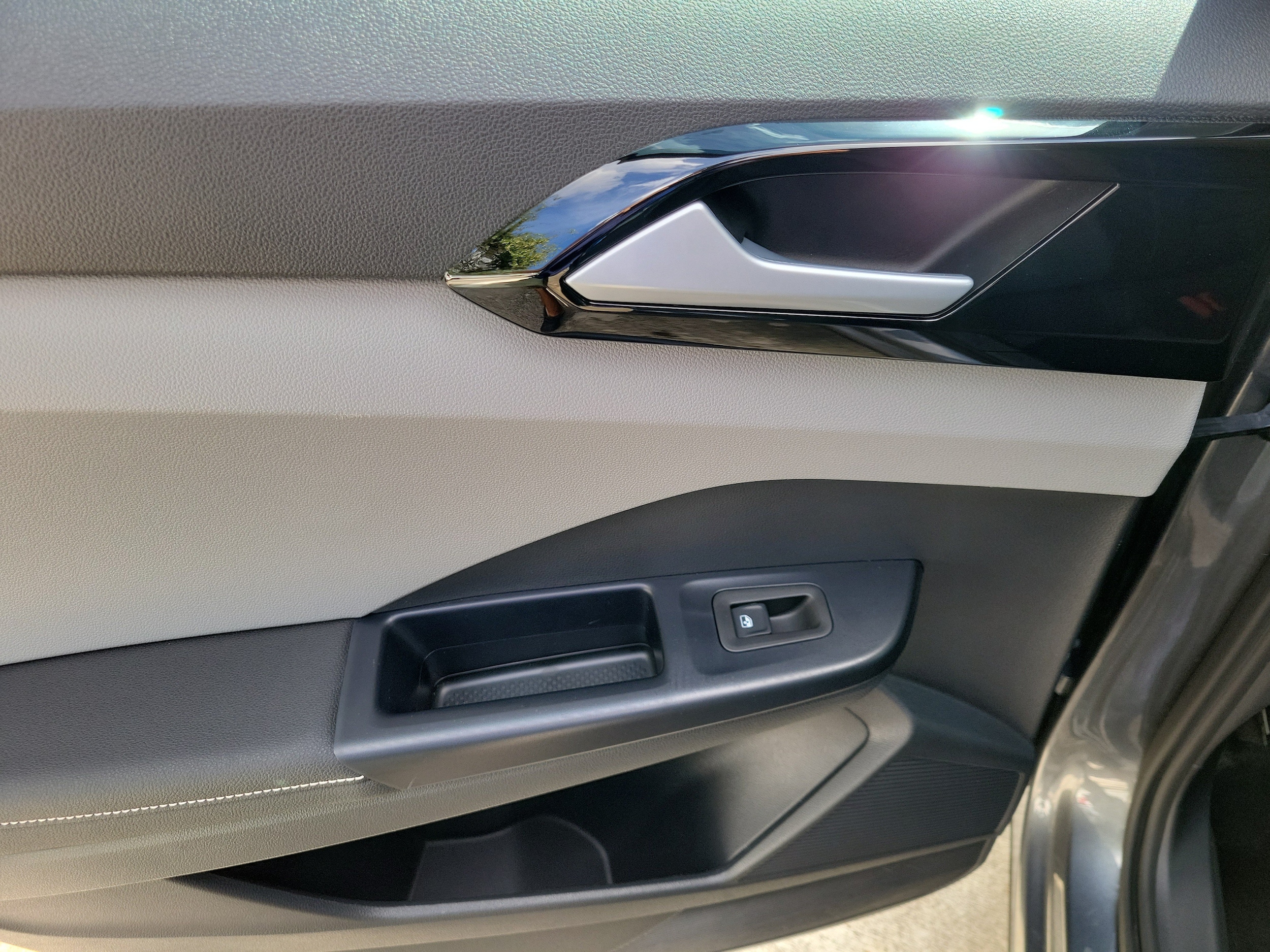 2024 Volkswagen Taos S - Photo 12