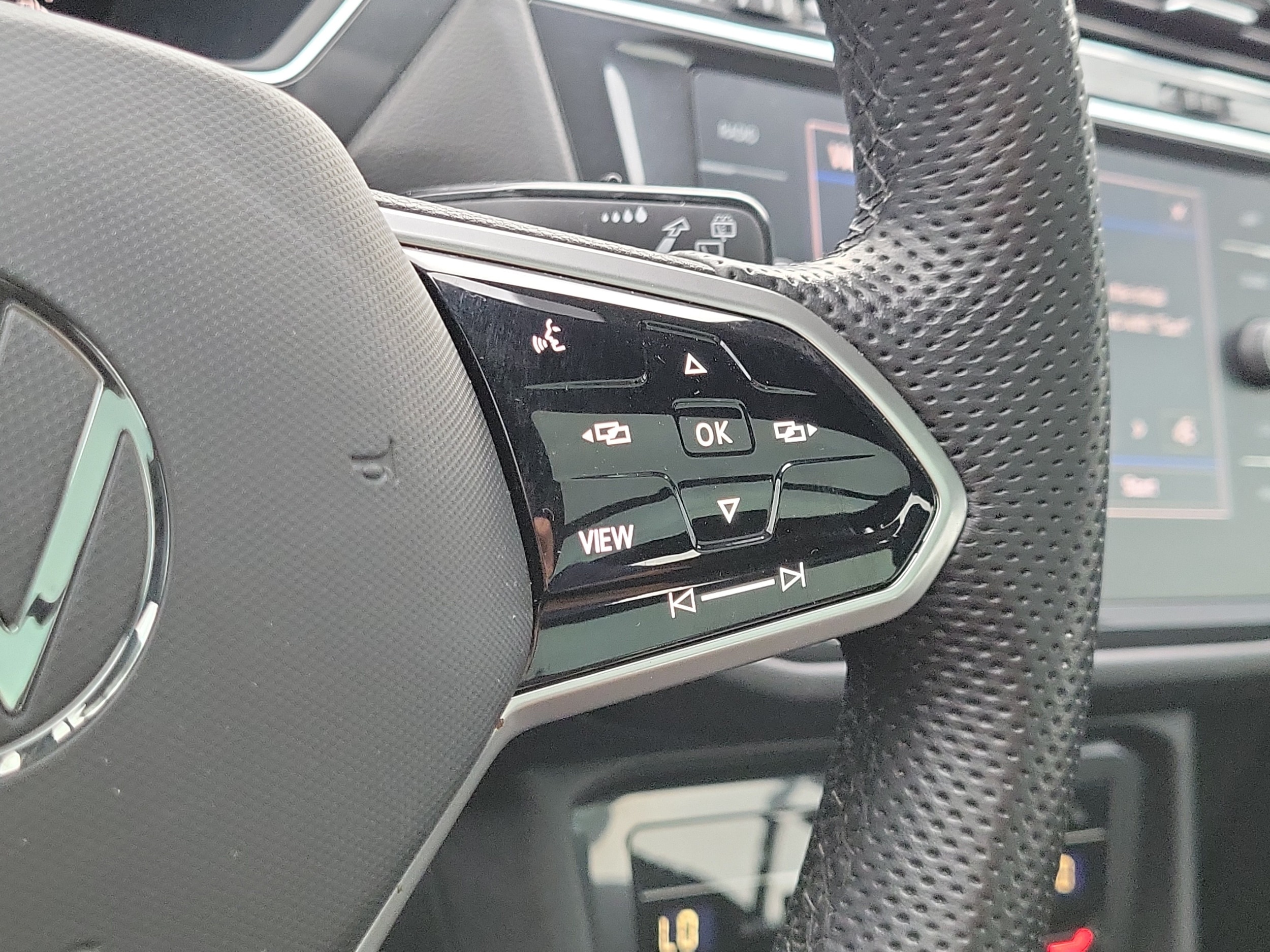2023 Volkswagen Tiguan SE R-LINE BLACK - Photo 22