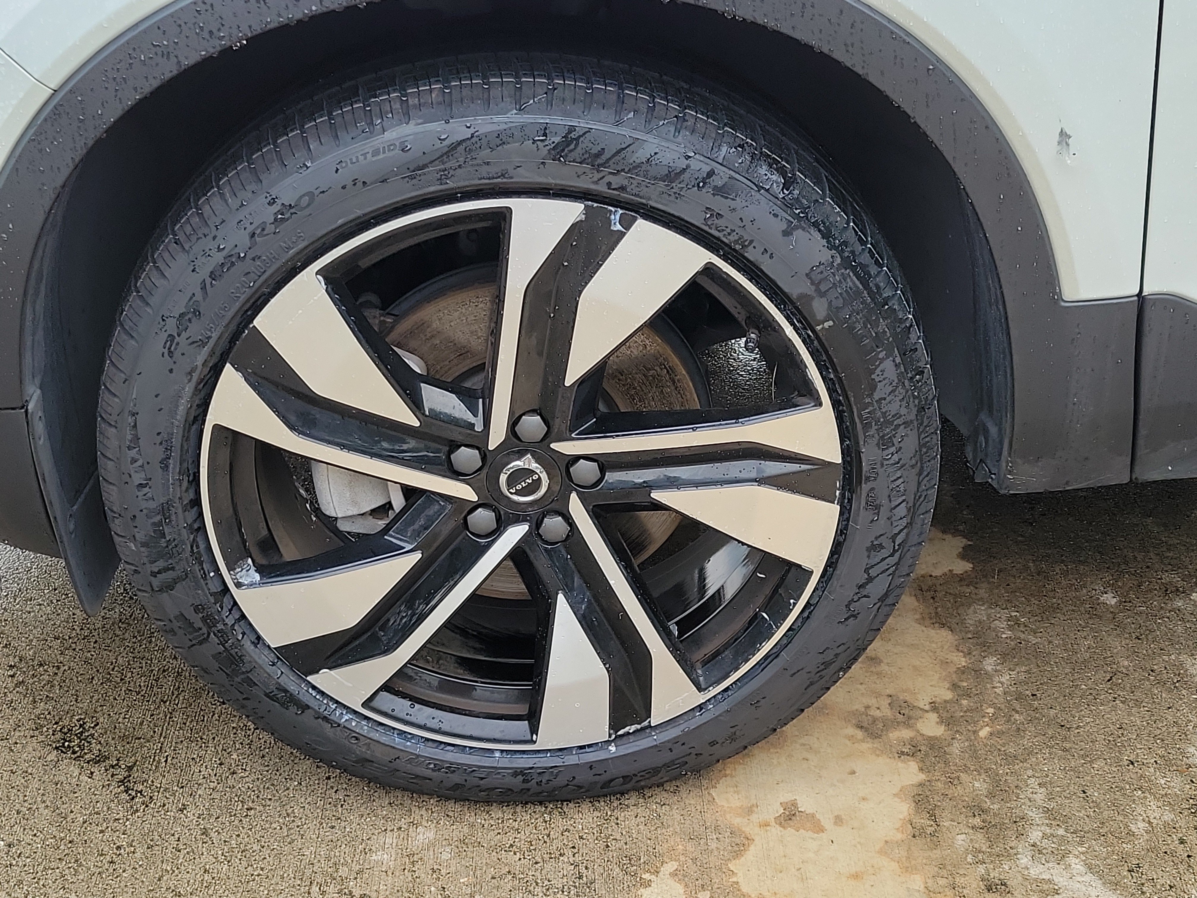 Used 2024 Volvo XC40 B5 Plus Dark SUV