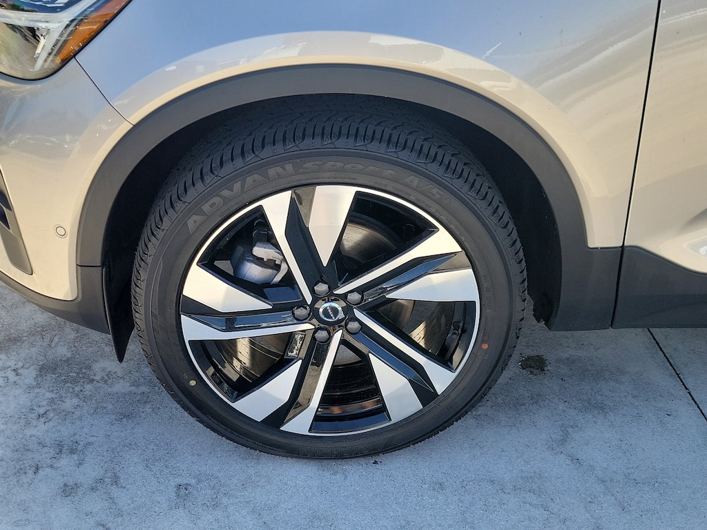Used 2024 Volvo XC40 B5 Plus Bright SUV
