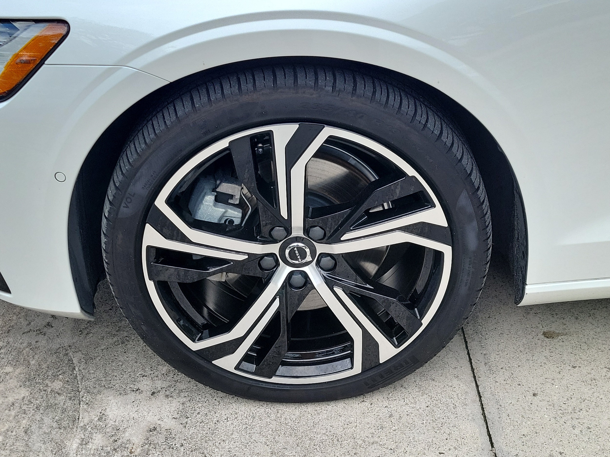 2024 Volvo S60 Plus - Photo 5