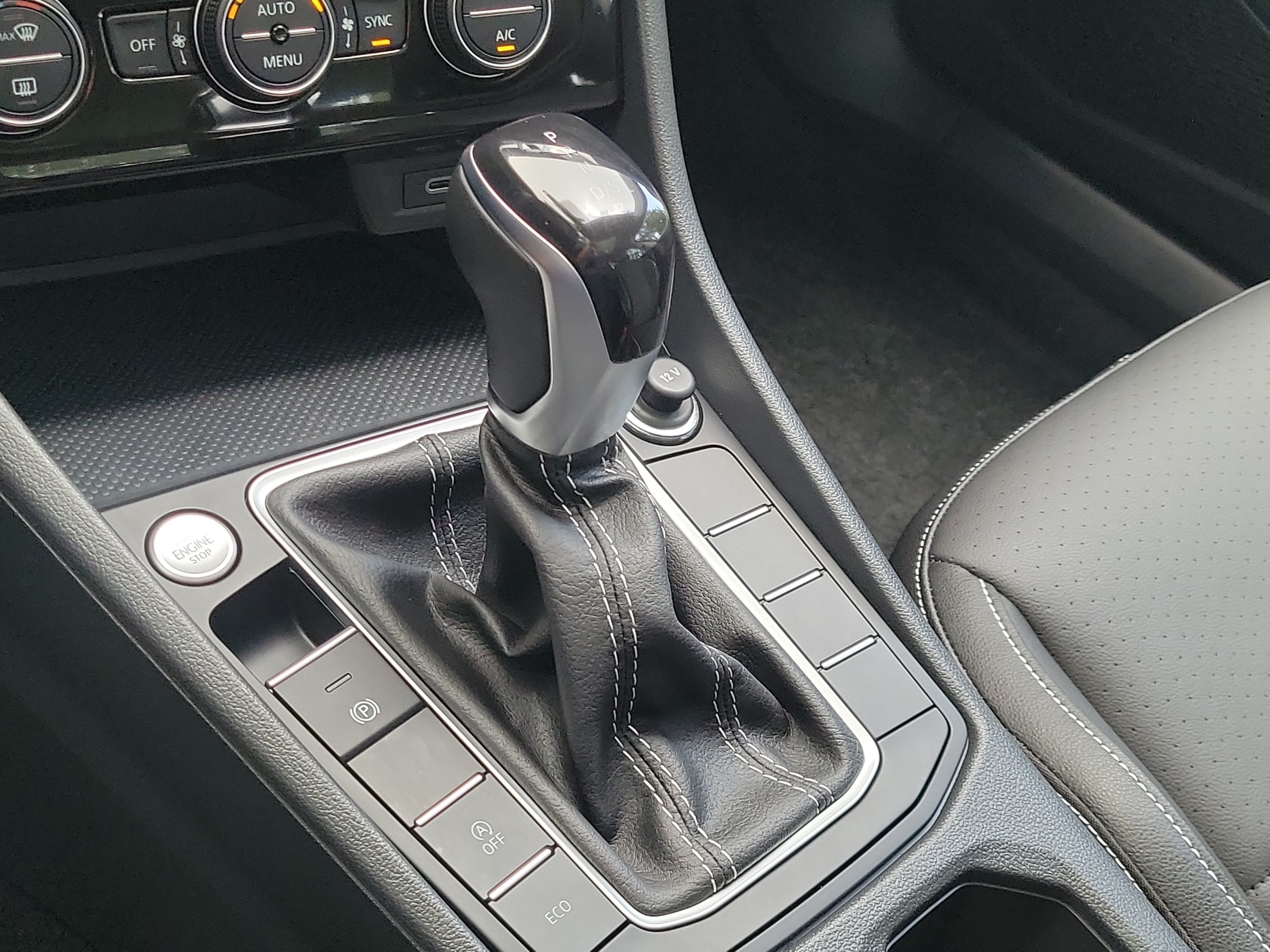 2024 Volkswagen Jetta SE - Photo 26