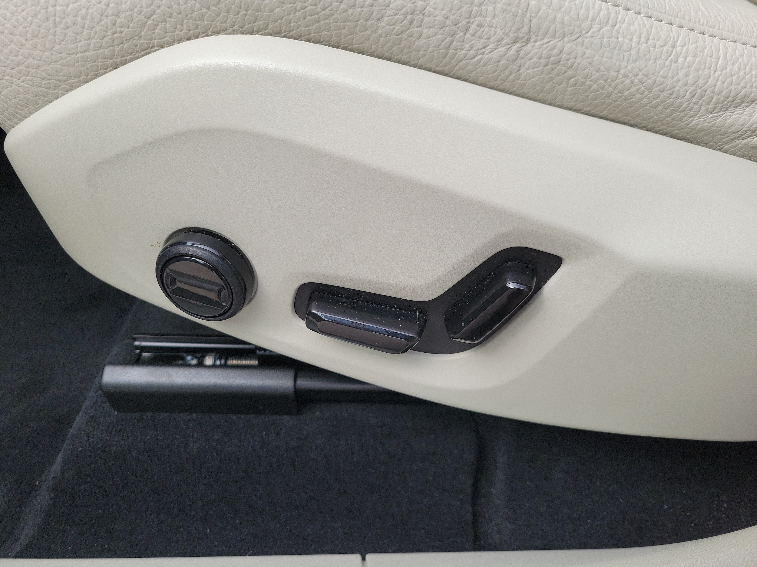 2024 Volvo XC60 Plus - Photo 17