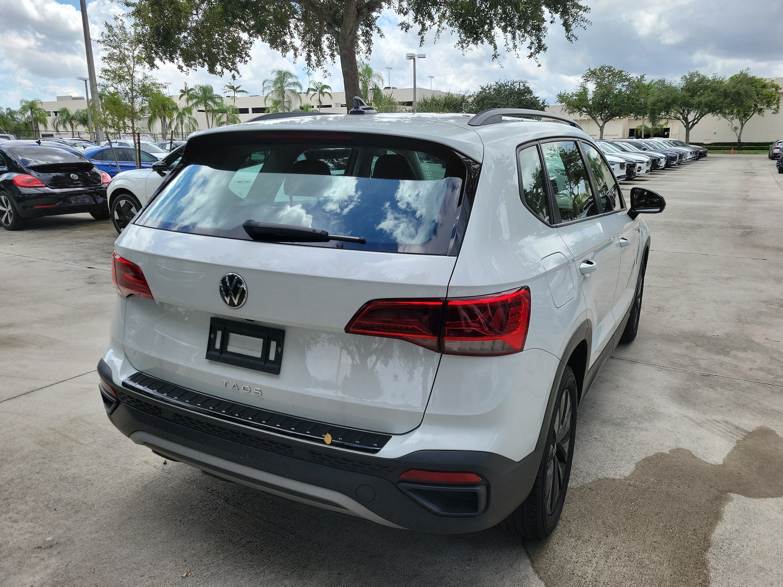 2024 Volkswagen Taos S - Photo 9