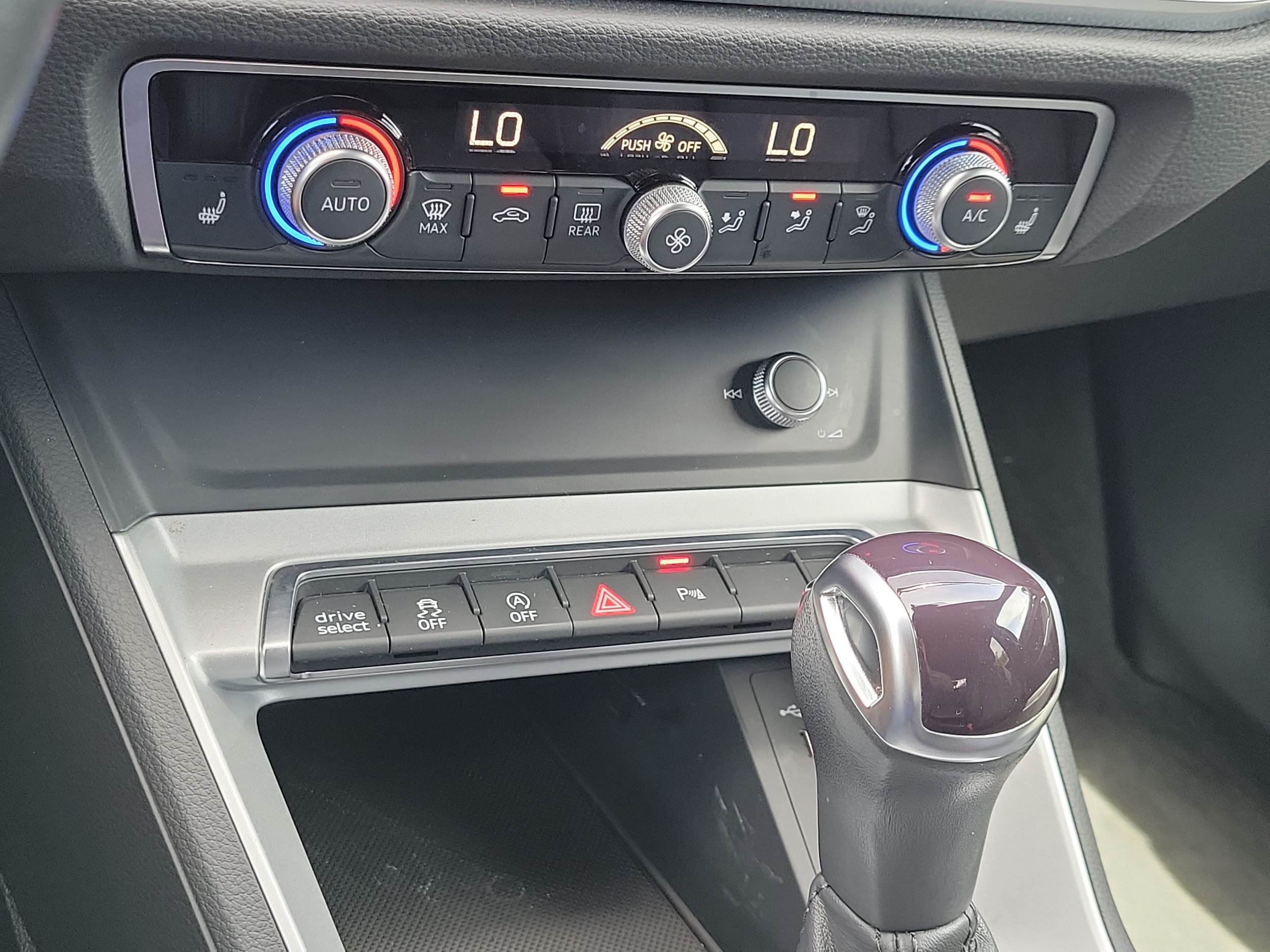2024 Audi Q3 S Line Premium - Photo 25