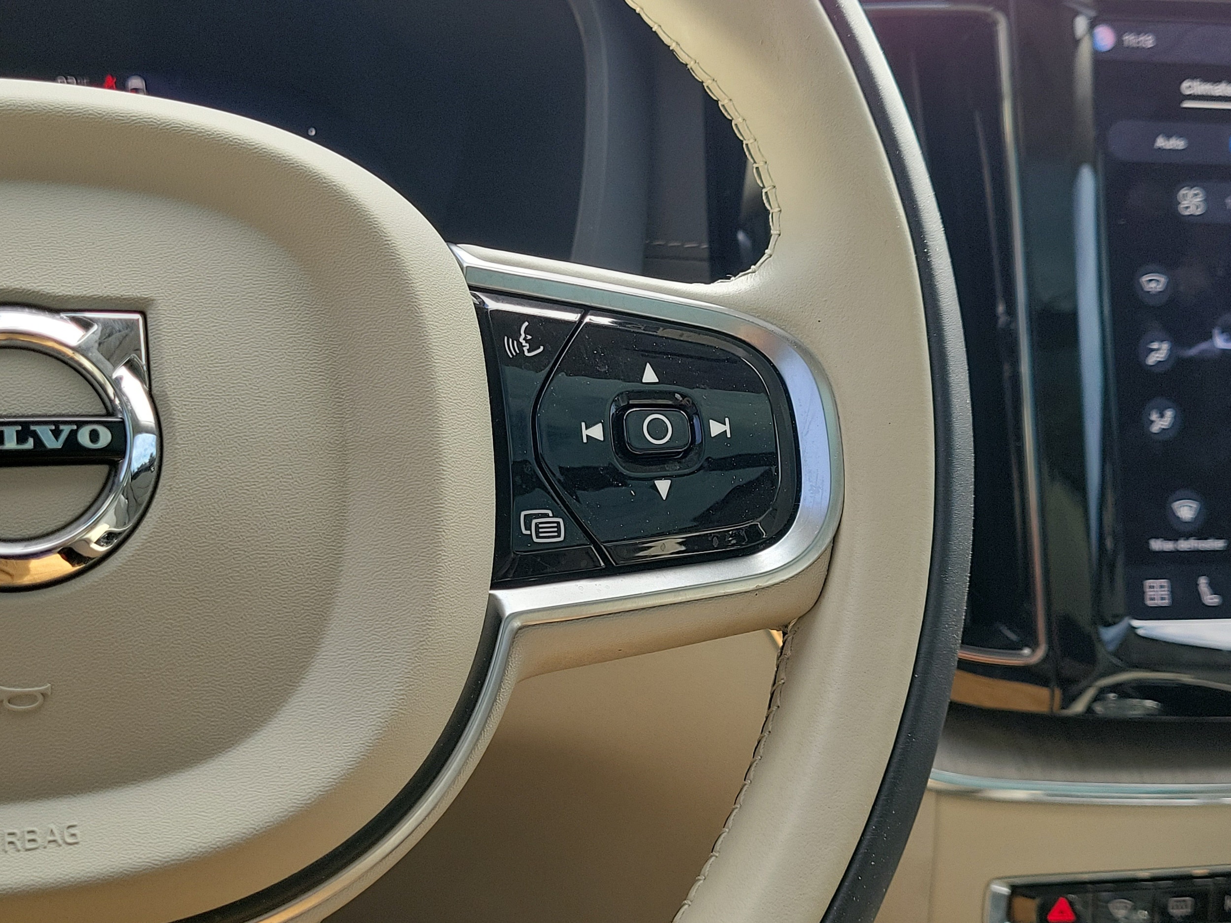 2023 Volvo XC60 Ultimate - Photo 26
