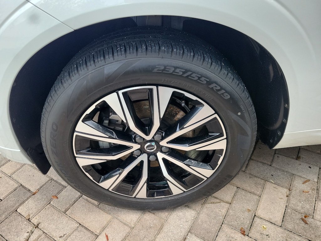 Used 2024 Volvo XC60 Plus Dark Theme B5 AWD Plus Dark Theme