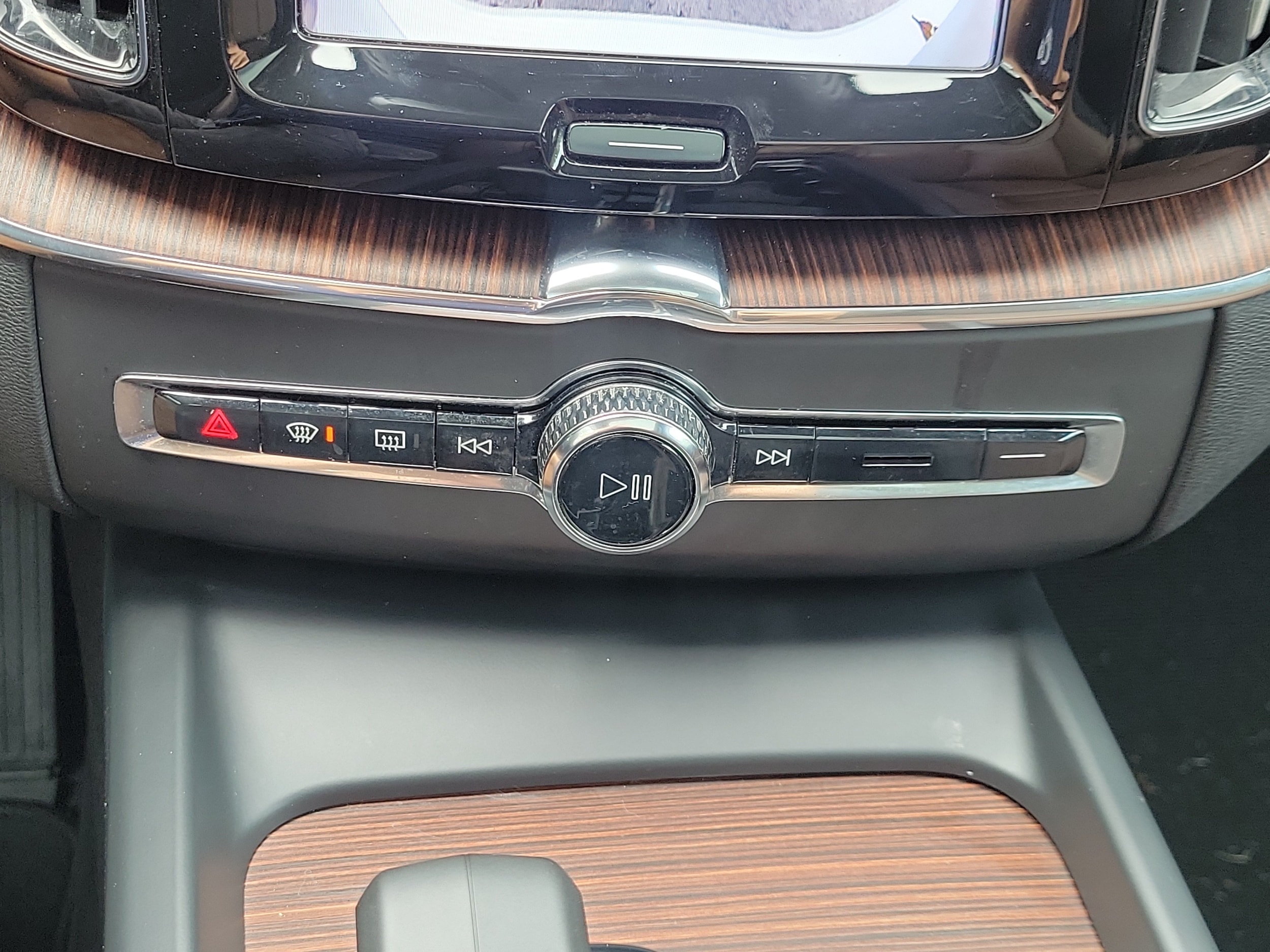 2024 Volvo XC60 Plus - Photo 25