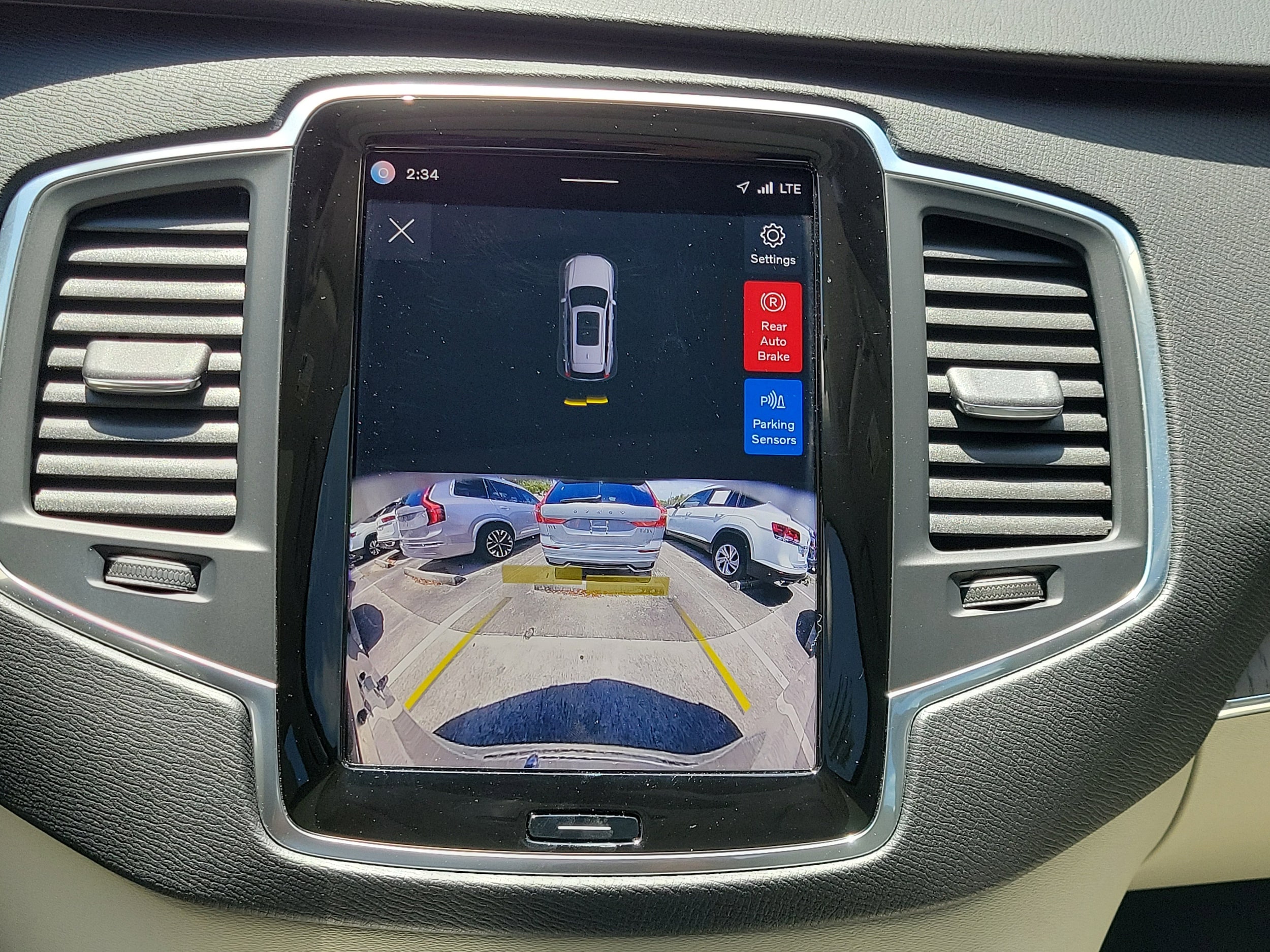 2025 Volvo XC90 Core - Photo 30