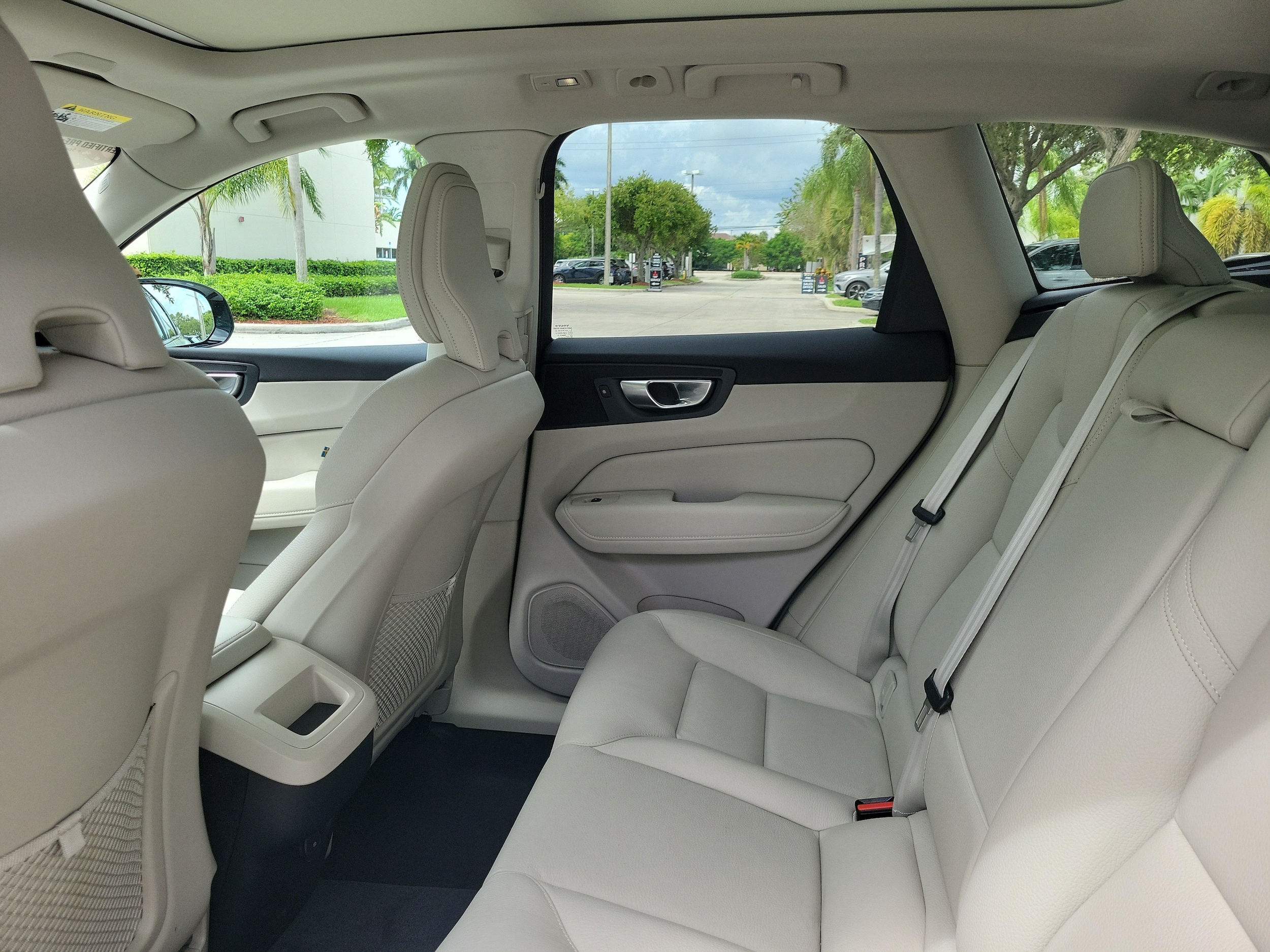 2024 Volvo XC60 Plus - Photo 13