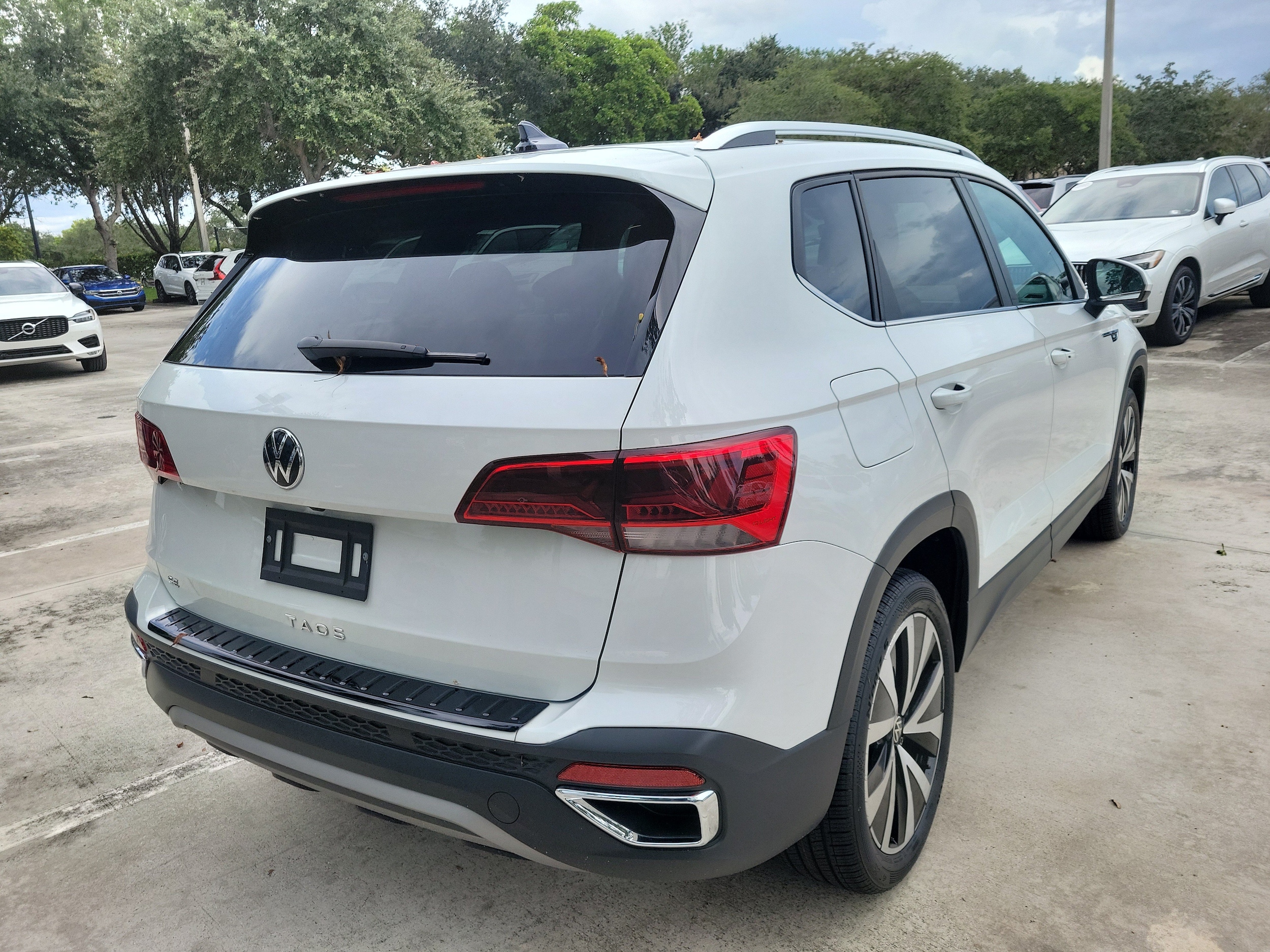 2023 Volkswagen Taos SE - Photo 9