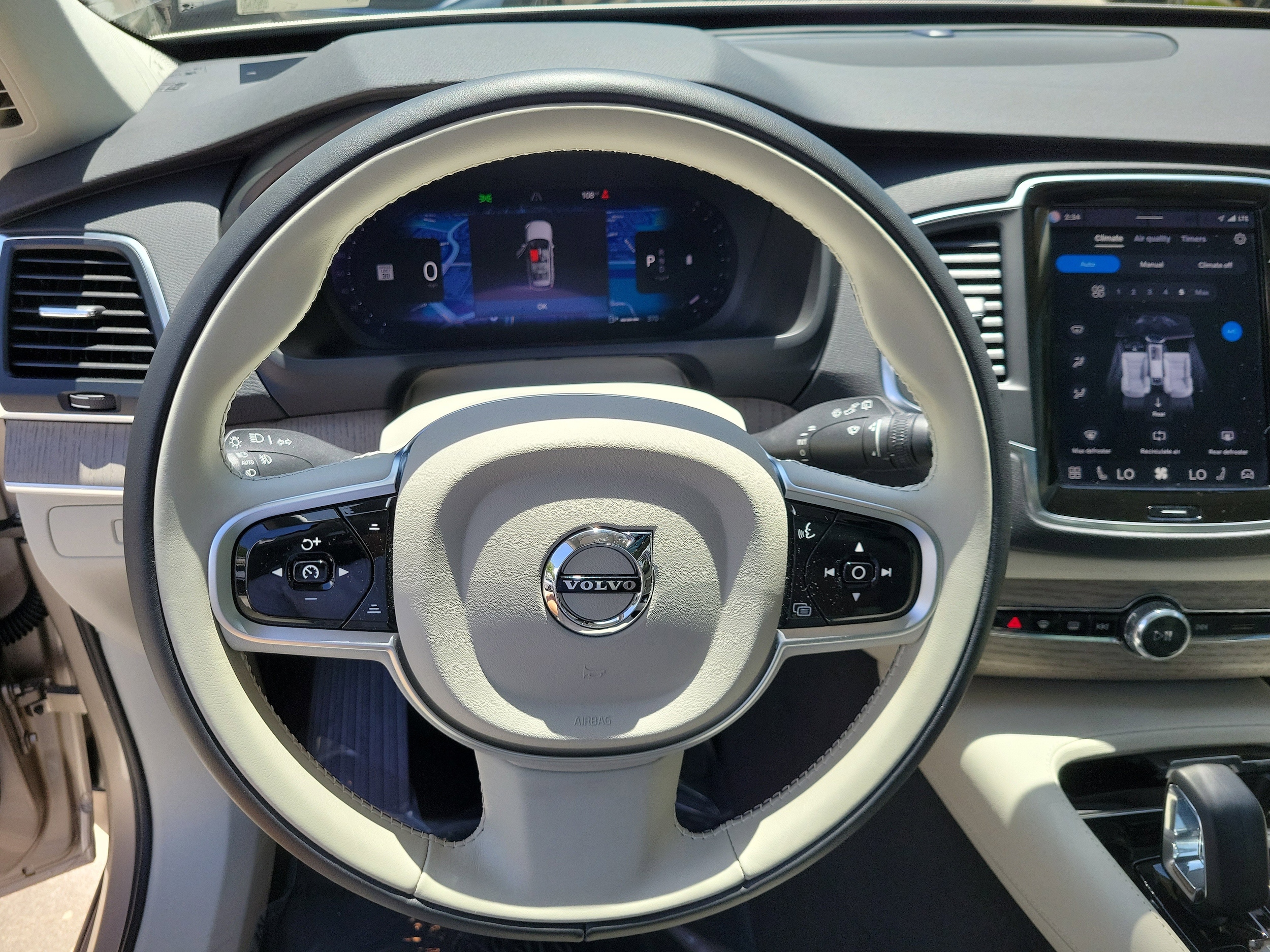 2025 Volvo XC90 Core - Photo 24
