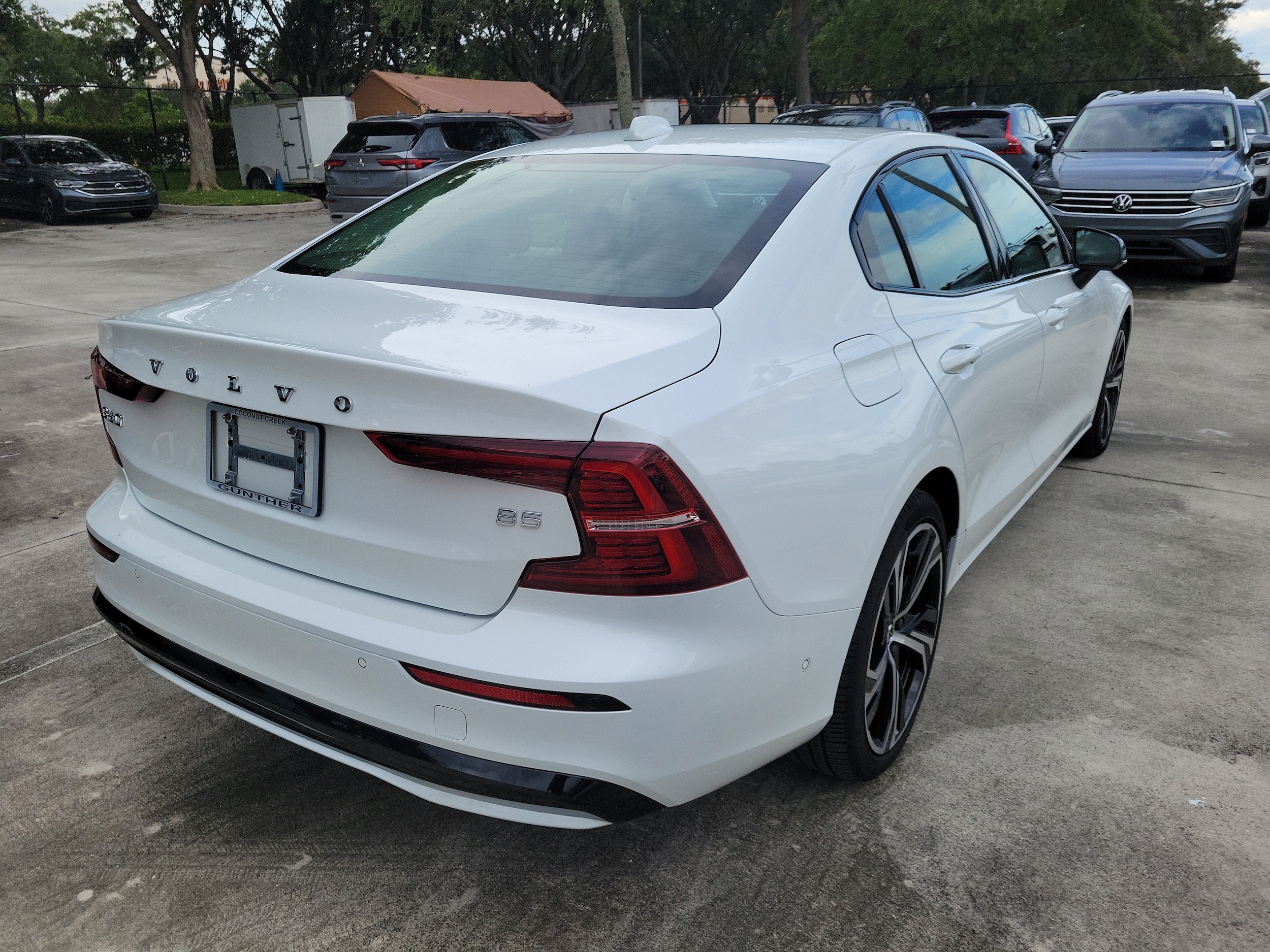 2024 Volvo S60 Plus - Photo 9