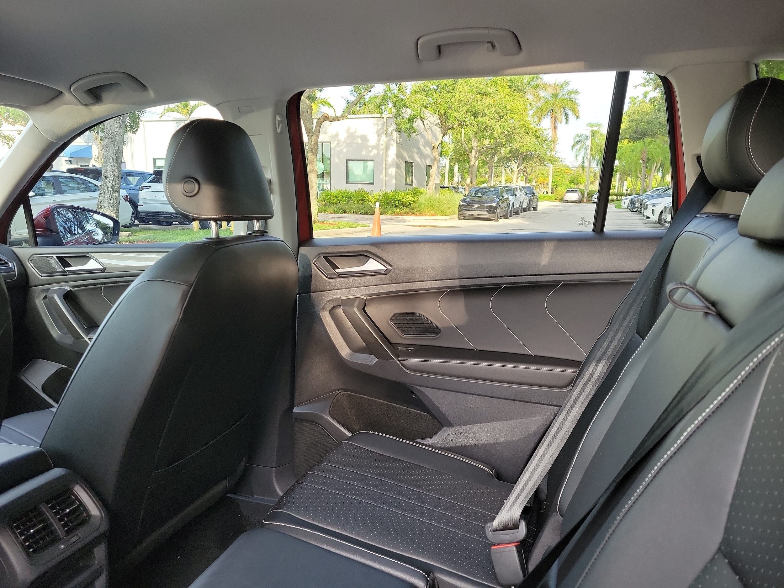2023 Volkswagen Tiguan SE - Photo 13