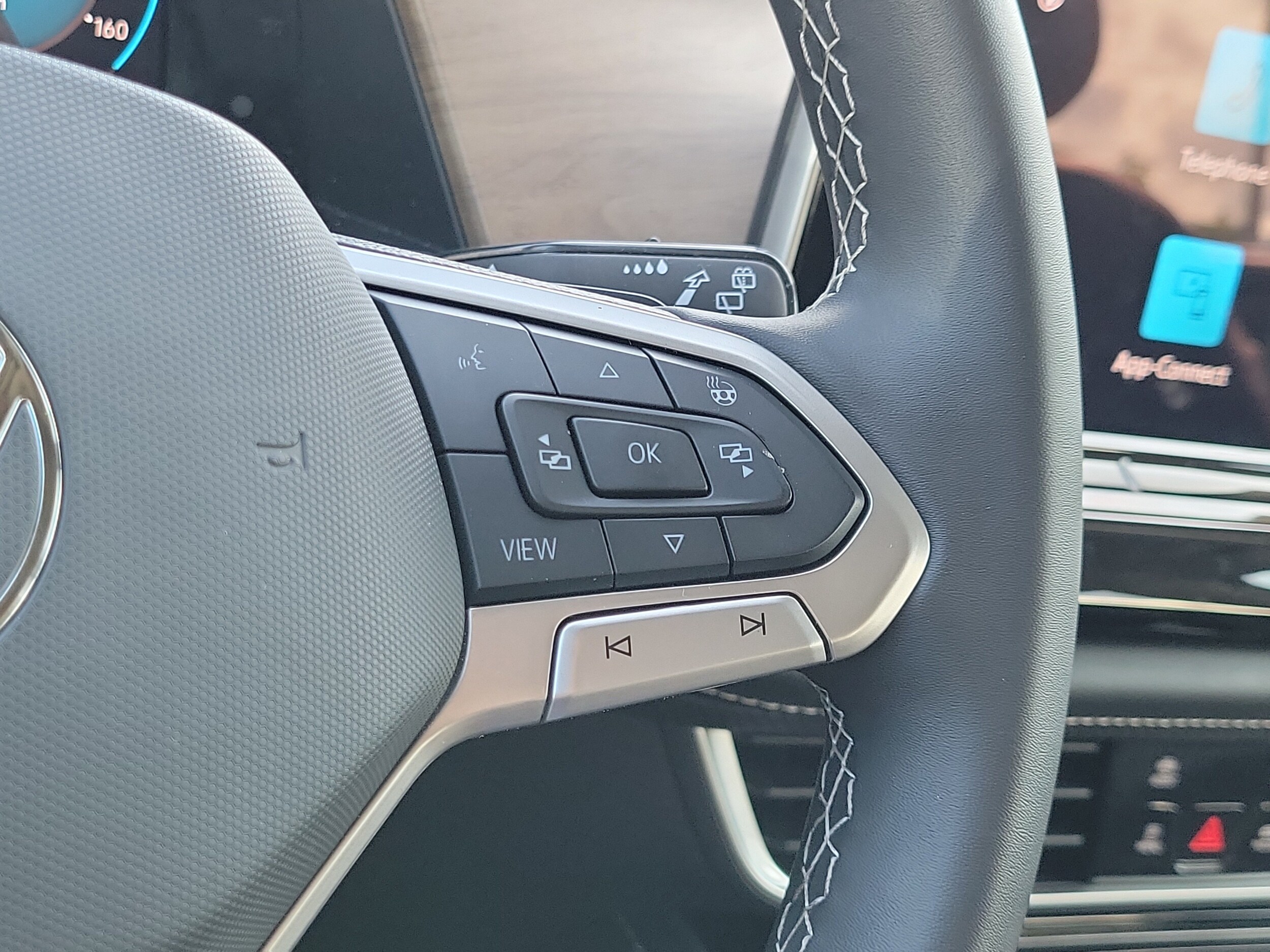 2024 Volkswagen Atlas SE w/Tech - Photo 19