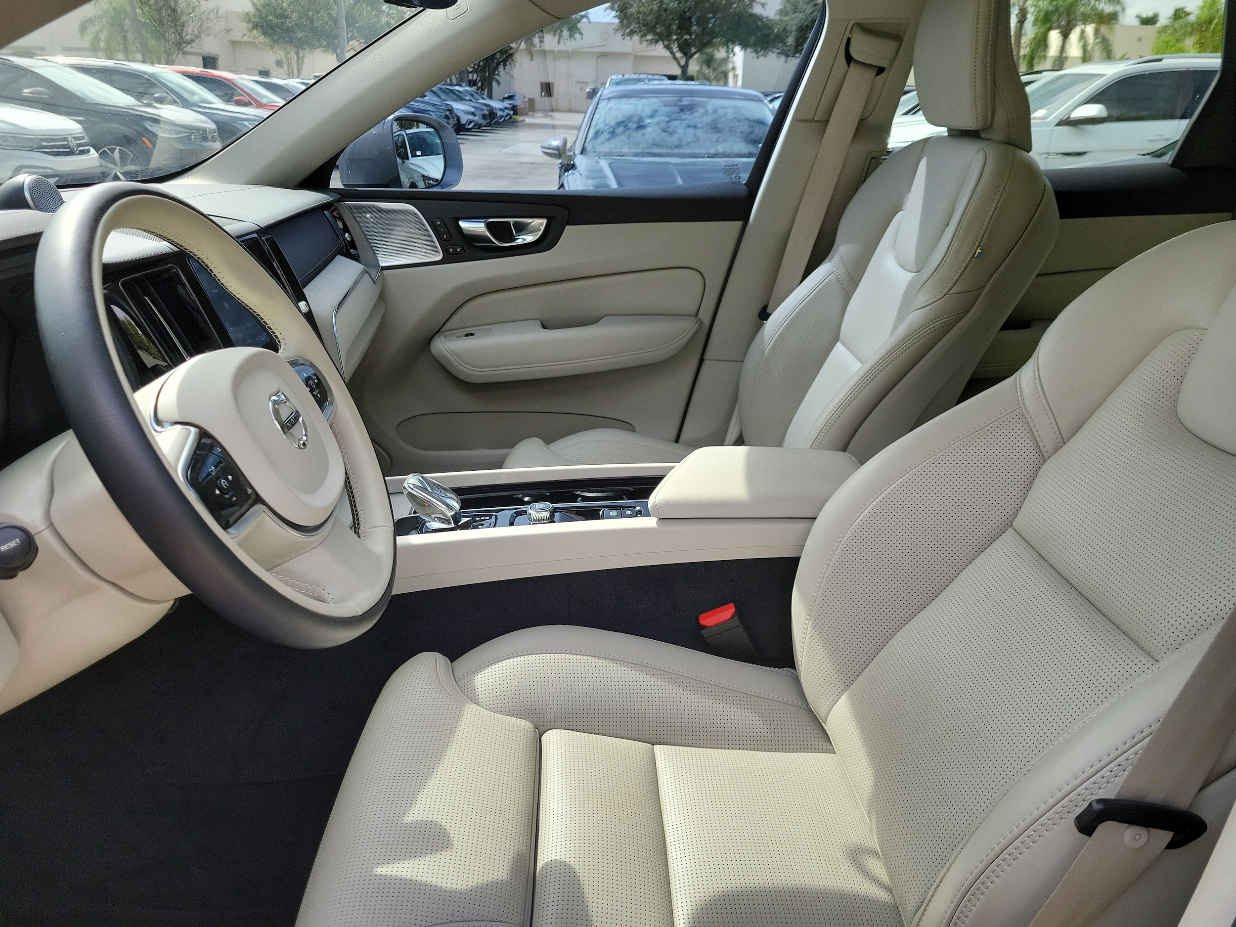 2023 Volvo XC60 Ultimate - Photo 18
