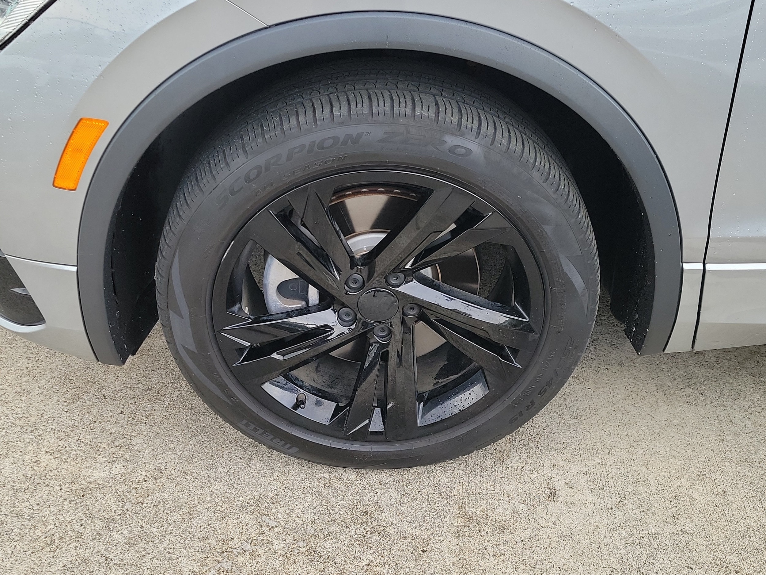 2023 Volkswagen Tiguan SE R-LINE BLACK - Photo 4