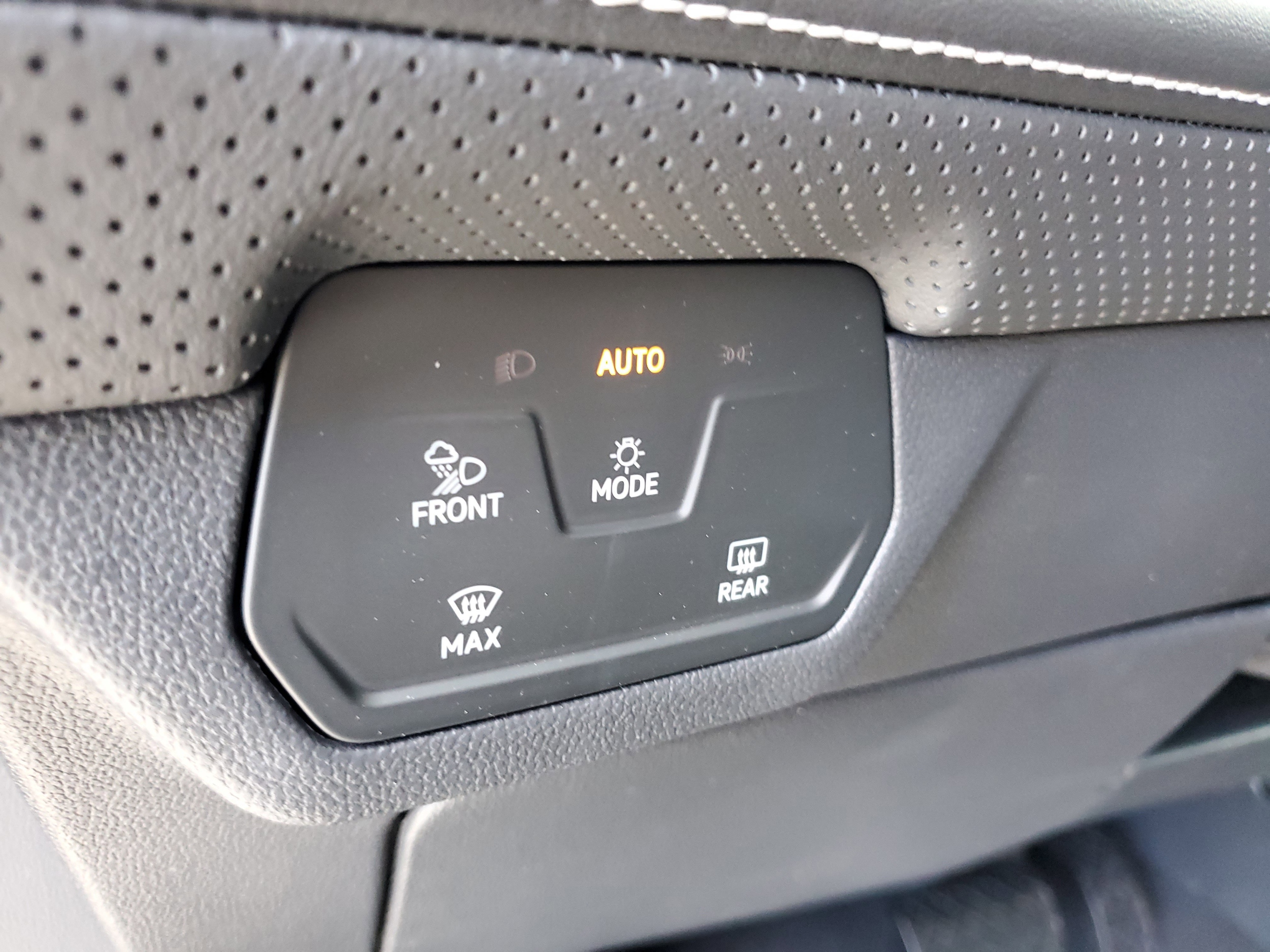 2026 Volkswagen Atlas SE w/Tech - Photo 15