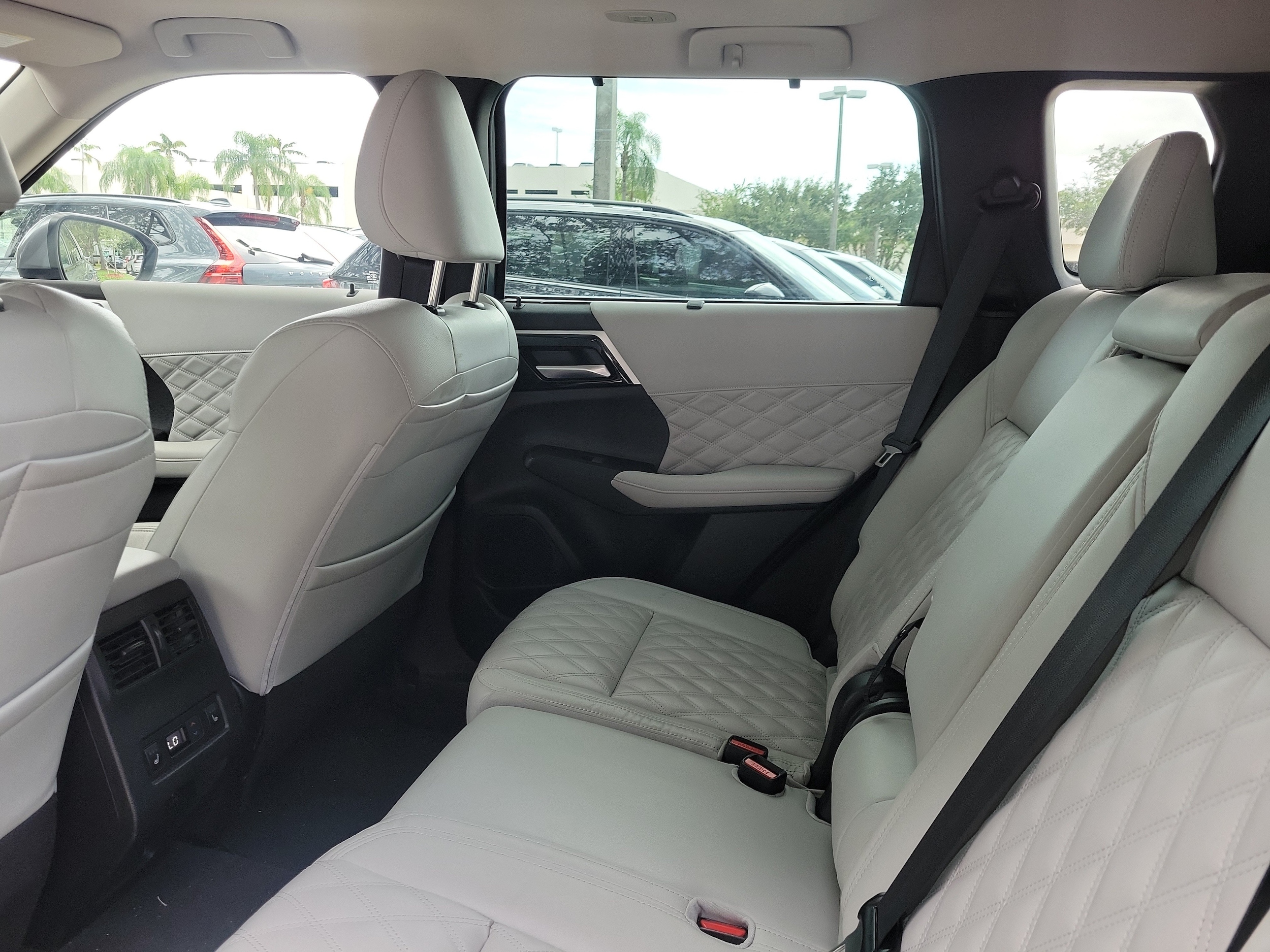 2023 Mitsubishi Outlander SEL - Photo 9
