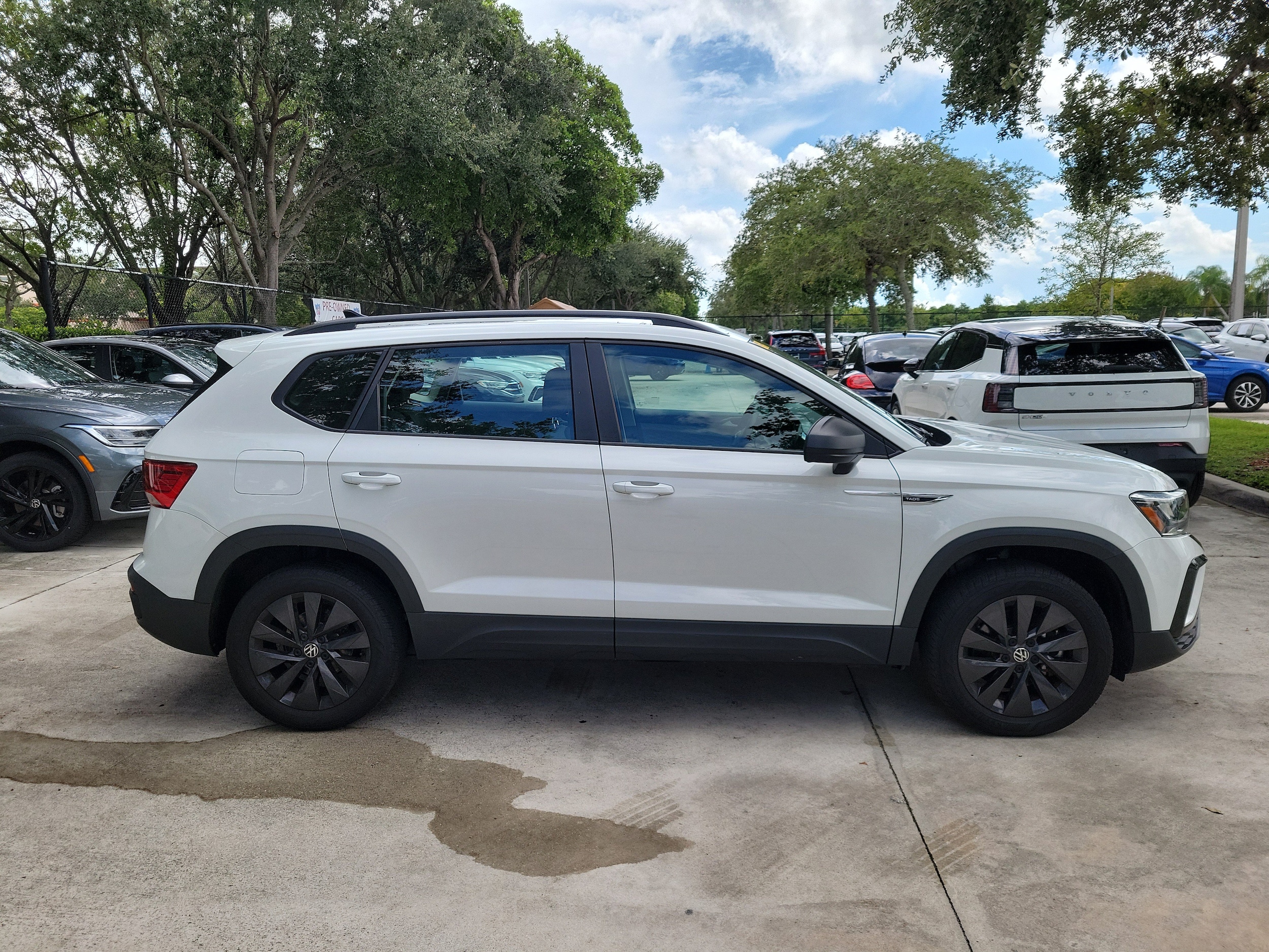 2024 Volkswagen Taos S - Photo 10