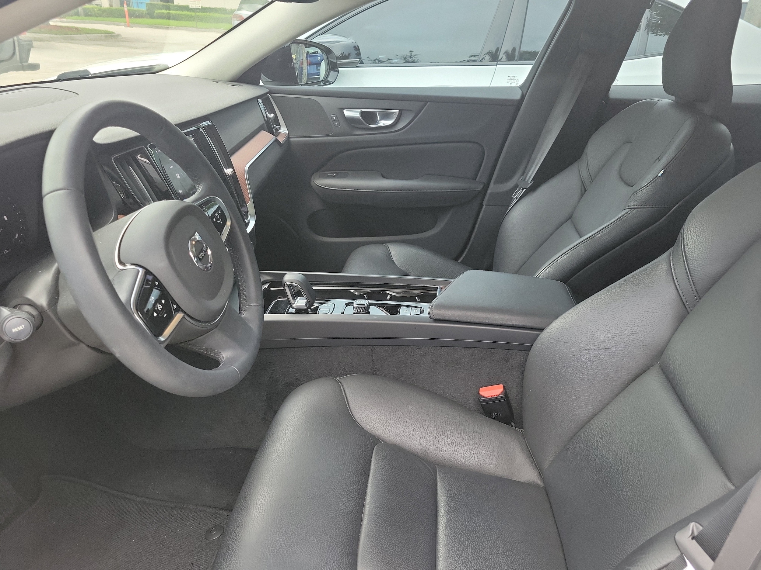 2024 Volvo S60 Plus - Photo 13