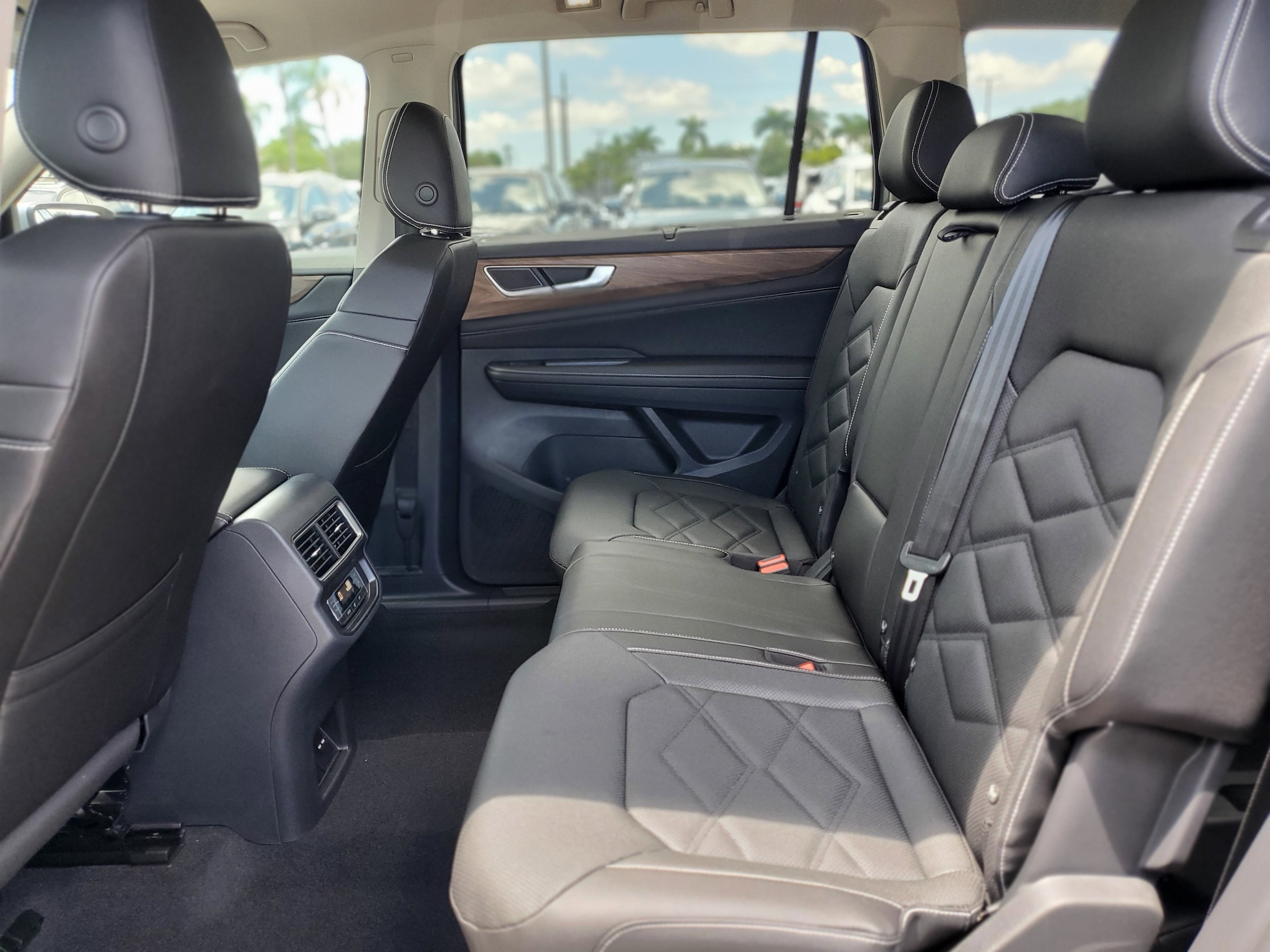 2026 Volkswagen Atlas SE w/Tech - Photo 8