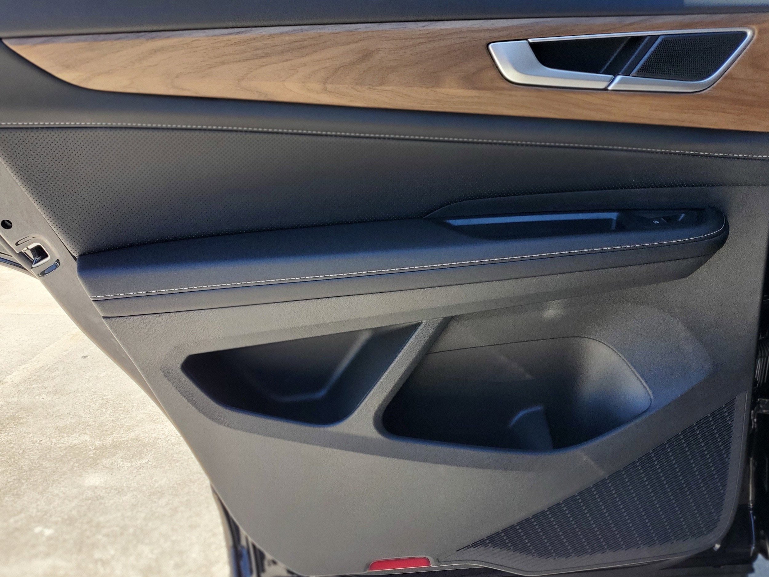 2026 Volkswagen Atlas SE w/Tech - Photo 8