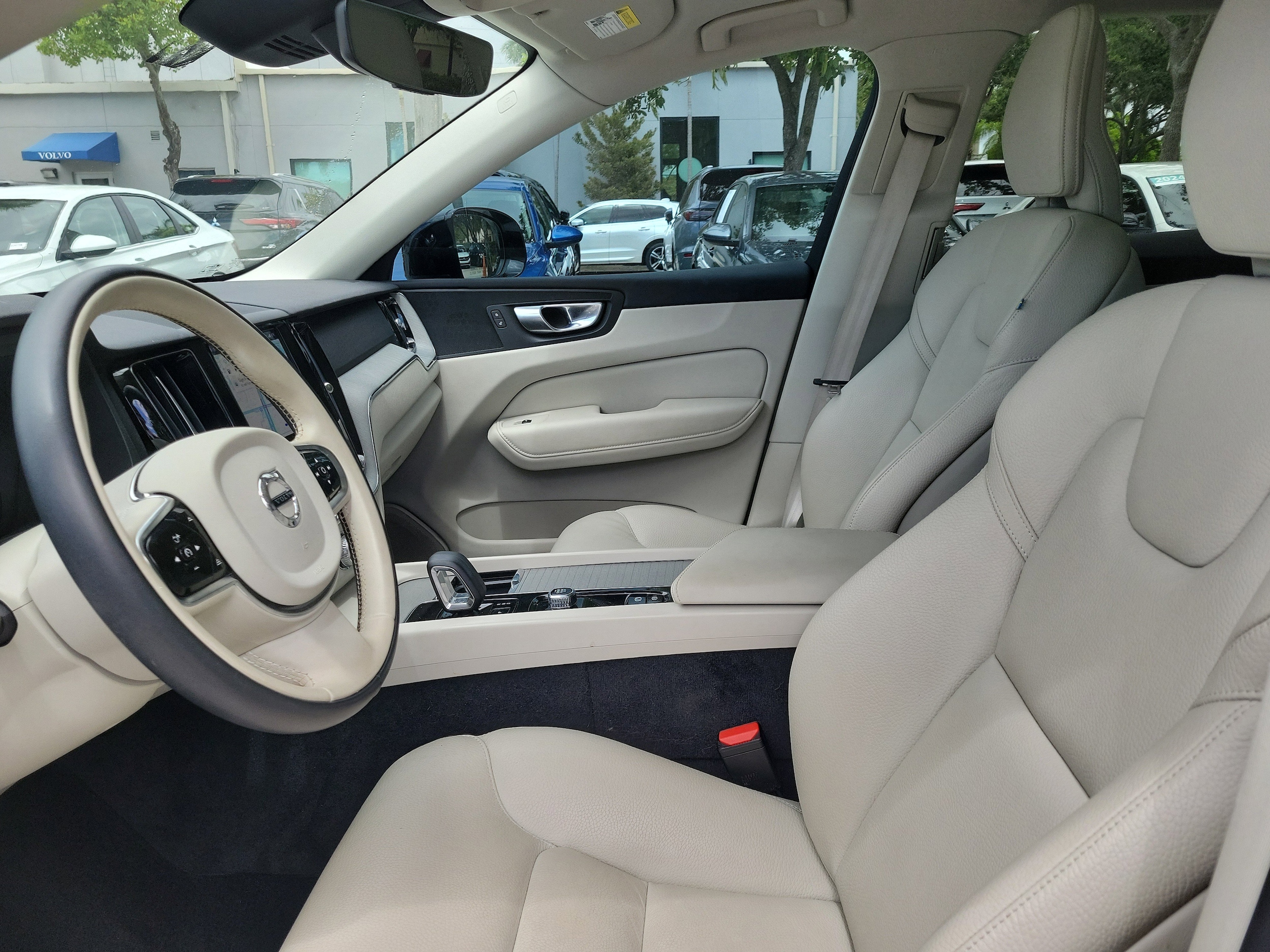 2024 Volvo XC60 Plus - Photo 17